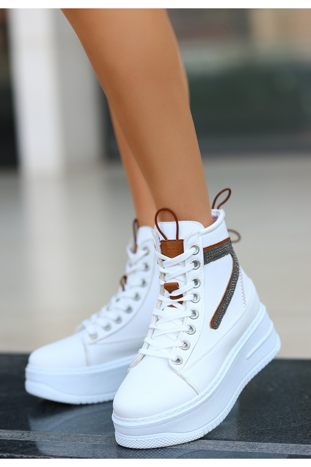 Pone Beyaz Cilt Taba Detaylı Bağcıklı Bot