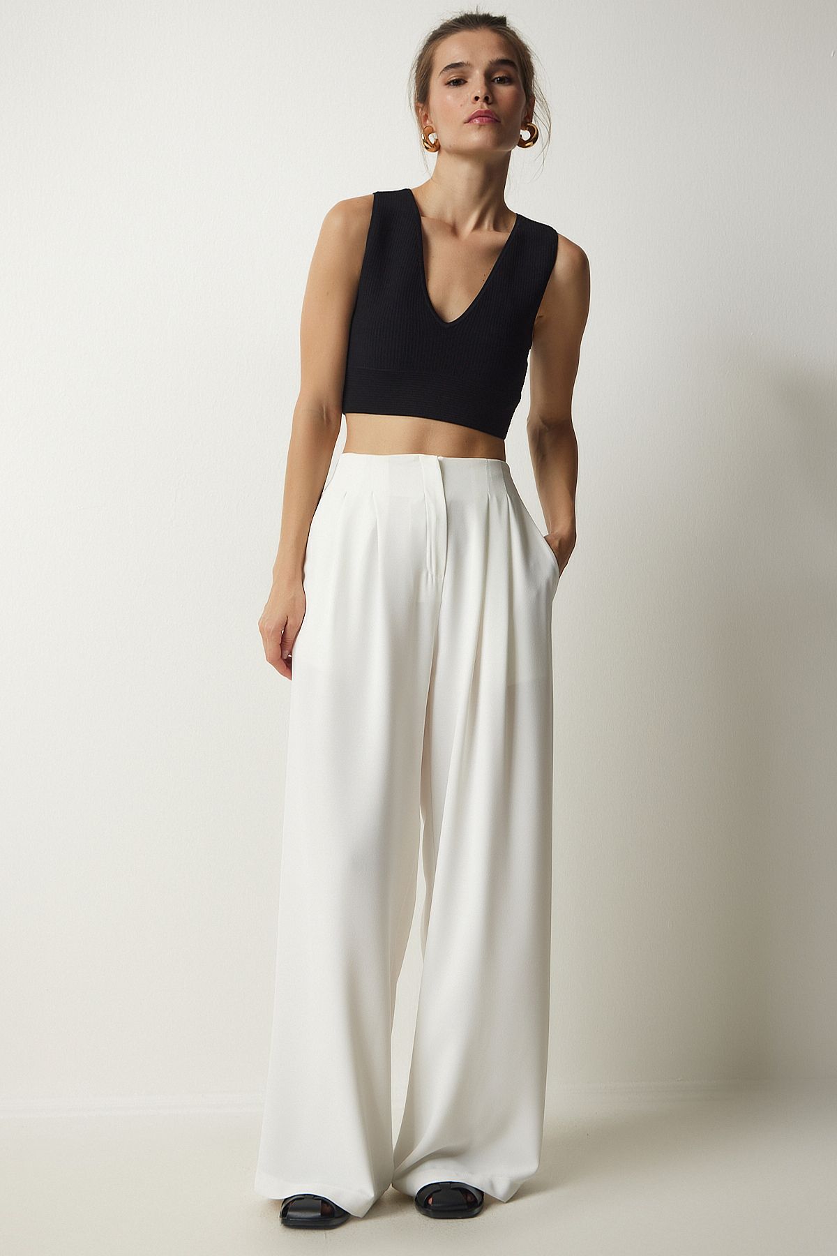 White Fashion Casual Pleated Wide-Leg Pants | White fashion casual, Casual wide  leg pants, Wide leg trousers