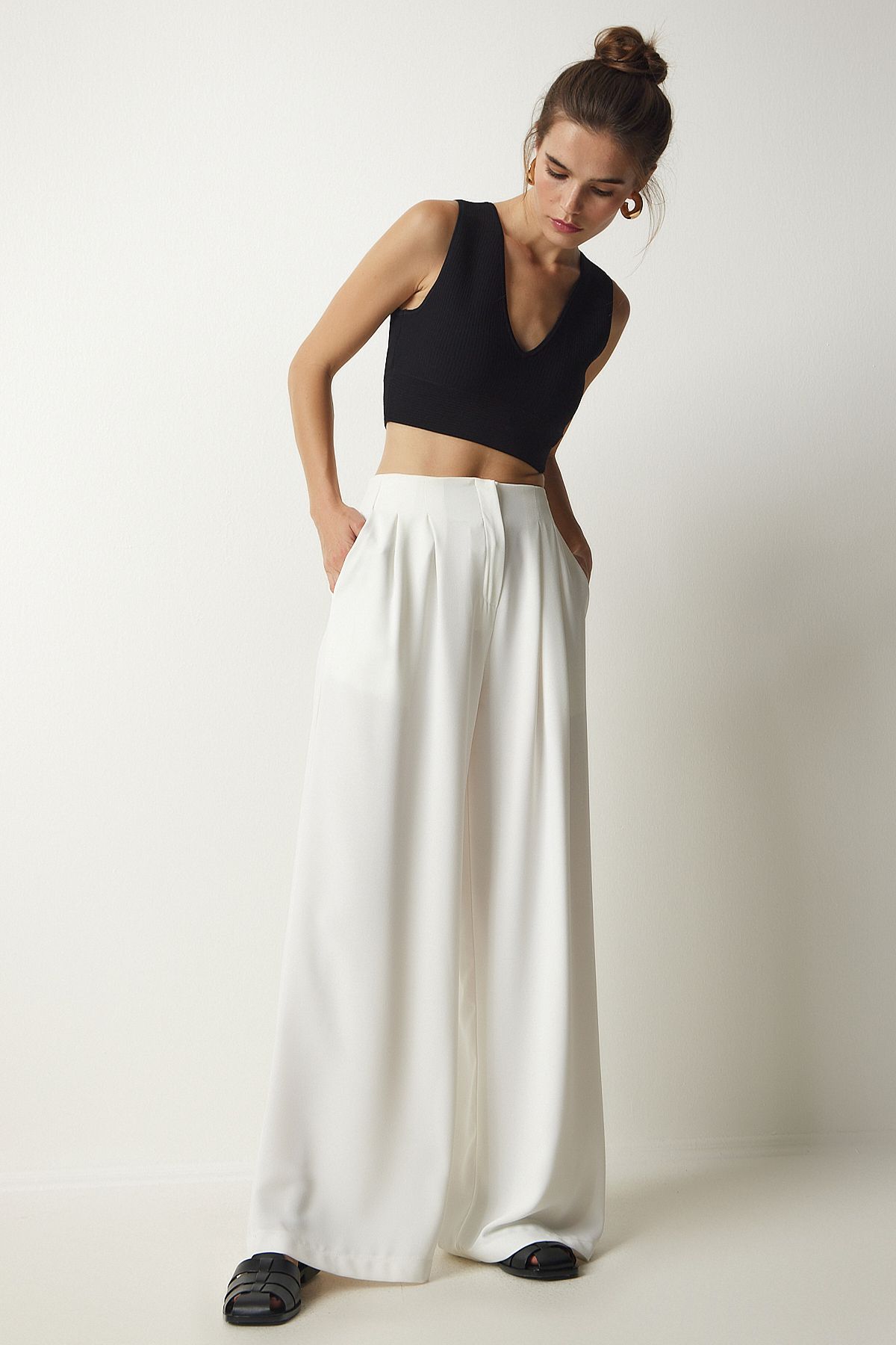 Women White Pleated Straight Stretchable Pants