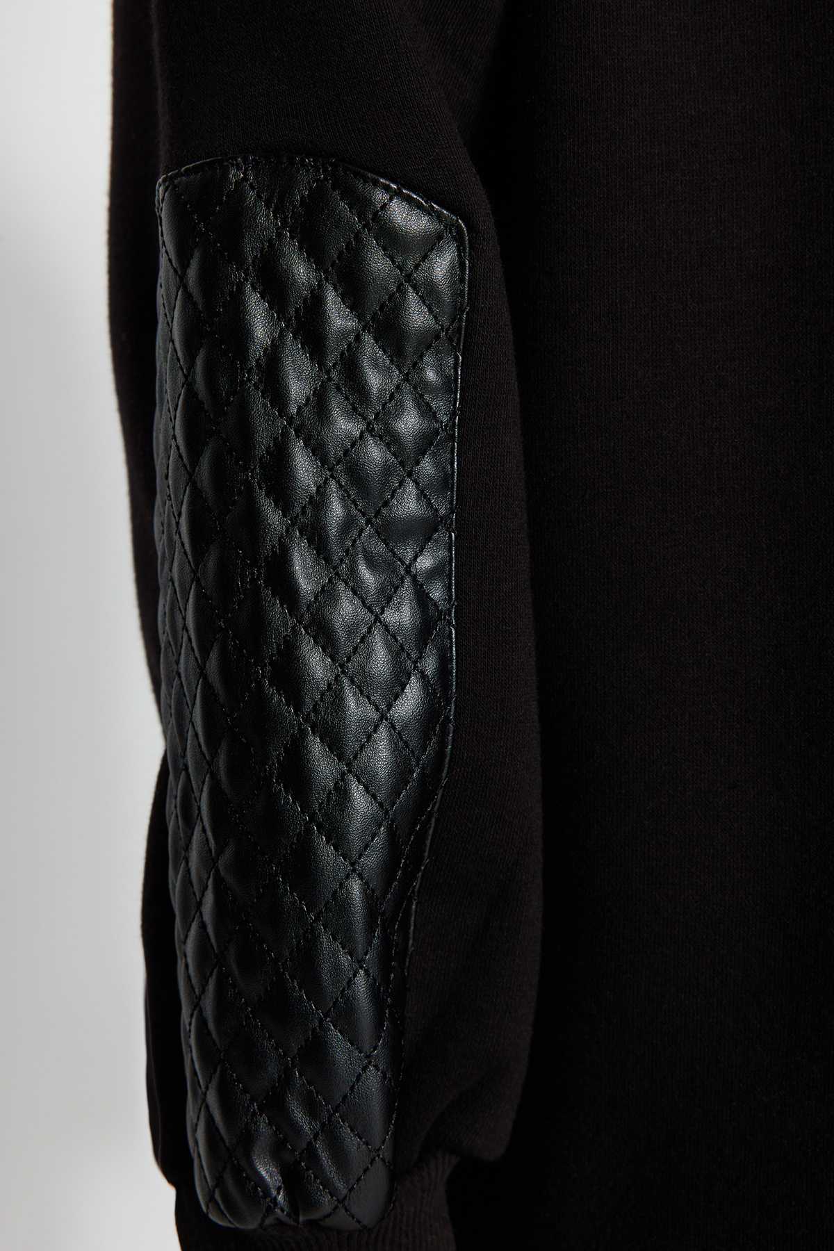 Trendyolmilla  Siyah Kalın İçi Polarlı Kapitoneli Oversize/Geniş Kesim Kapüşonlu Örme Sweatshirt TWOAW24SW00205 - Görsel 5