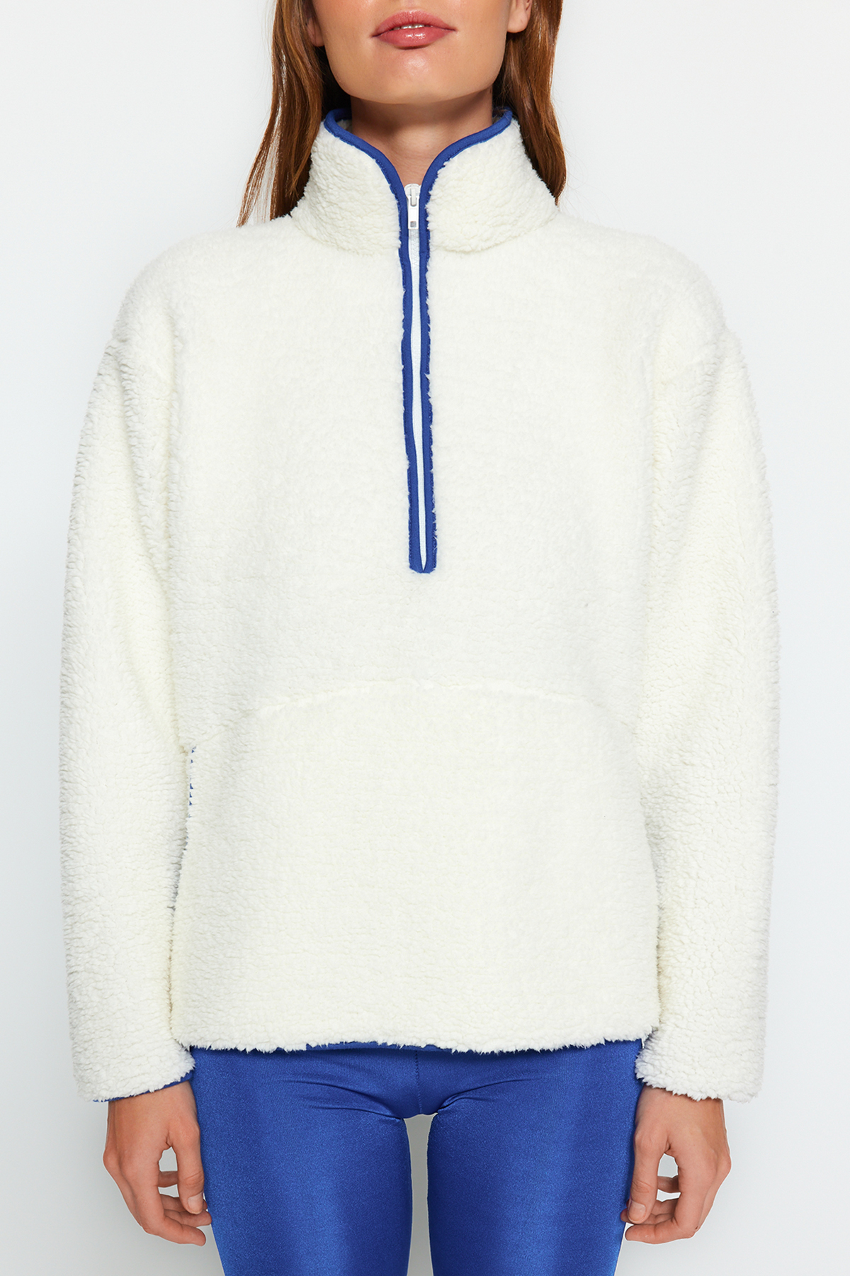 Trendyol Collection Biała pluszowa bluza sportowa z dzianiny THMAW23SW00021