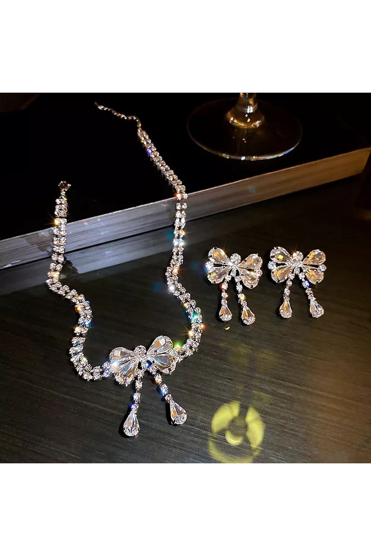 Flaner Paris Aksesuar-Jewelled butterfly motif necklace and earring set 7