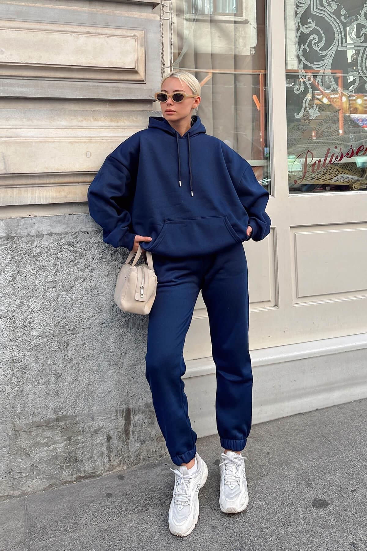 Navy blue sweatpants best sale outfit