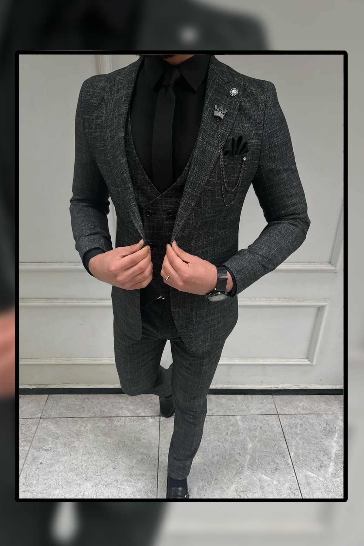 VALCES Yelekli Dar Kesim Slim Takım Elbise (KRAVAT VE YAKA SÜSÜ HEDİYEMİZ)