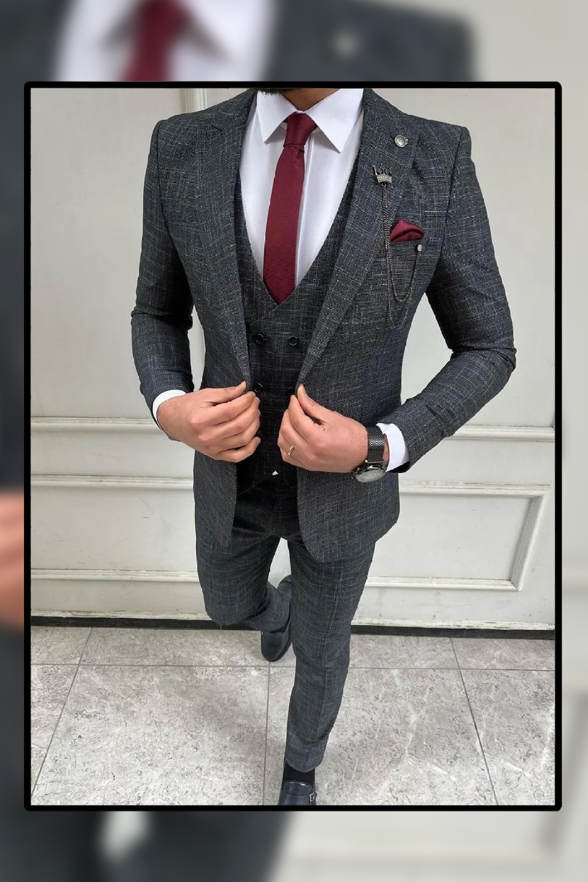 VALCES Yelekli Dar Kesim Slim Takım Elbise (KRAVAT VE YAKA SÜSÜ HEDİYEMİZ)