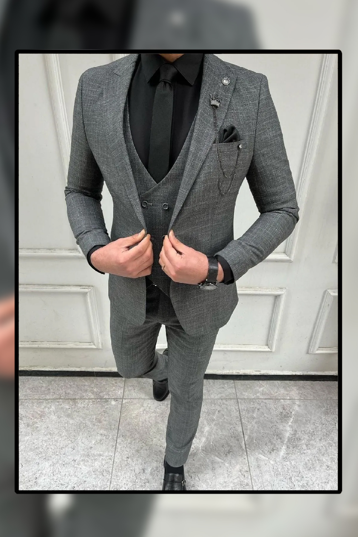 VALCES Yelekli Dar Kesim Slim Takım Elbise (KRAVAT VE YAKA SÜSÜ HEDİYEMİZ)