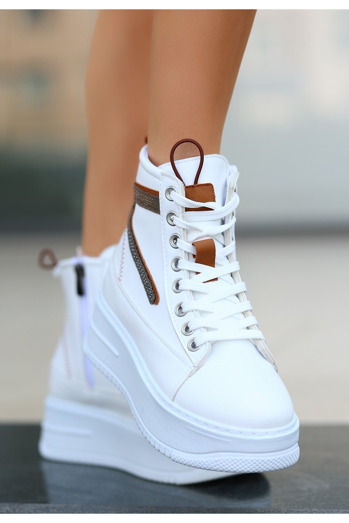 Pone Beyaz Cilt Taba Detaylı Bağcıklı Bot