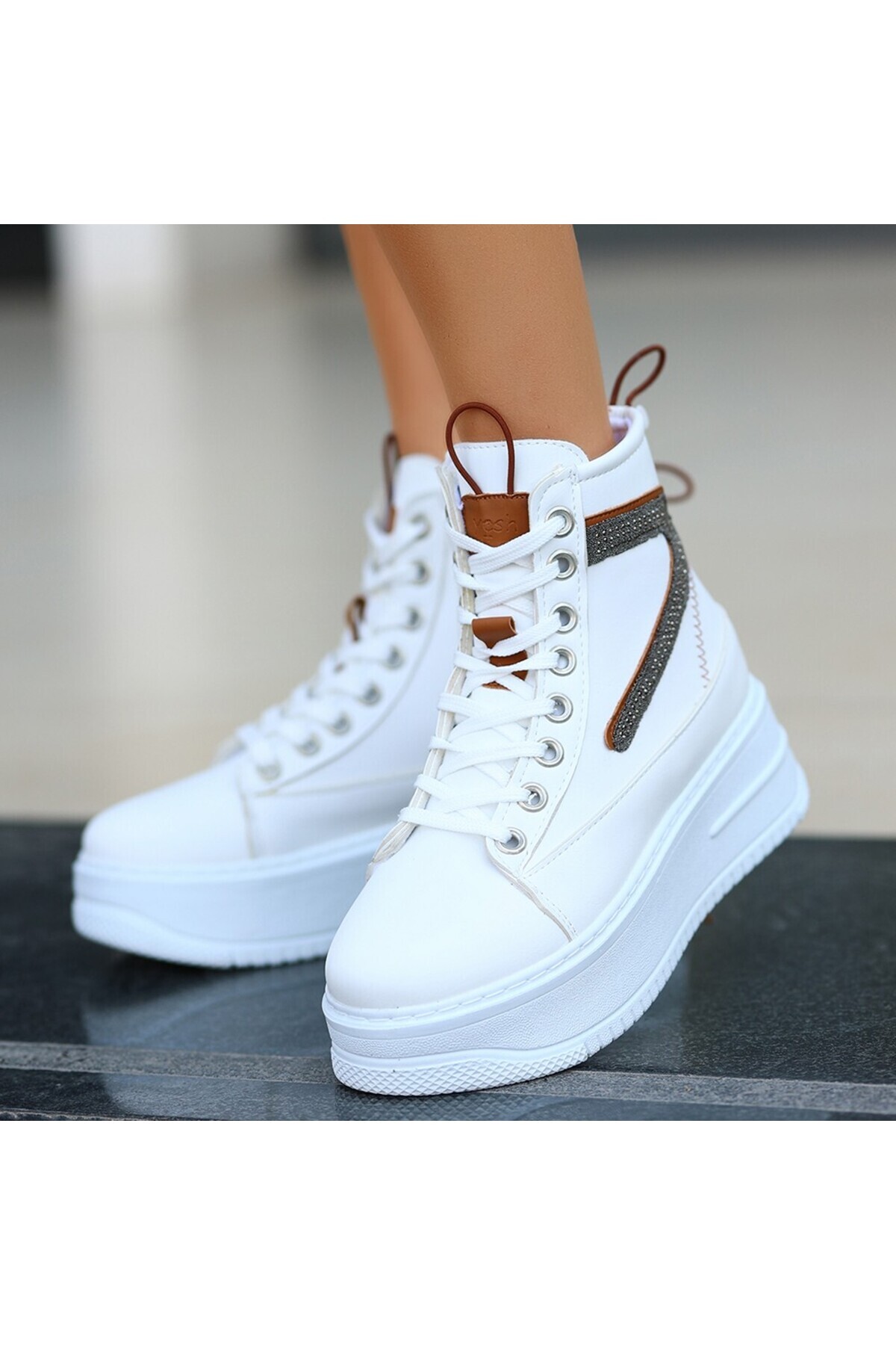 Pone Beyaz Cilt Taba Detaylı Bağcıklı Bot