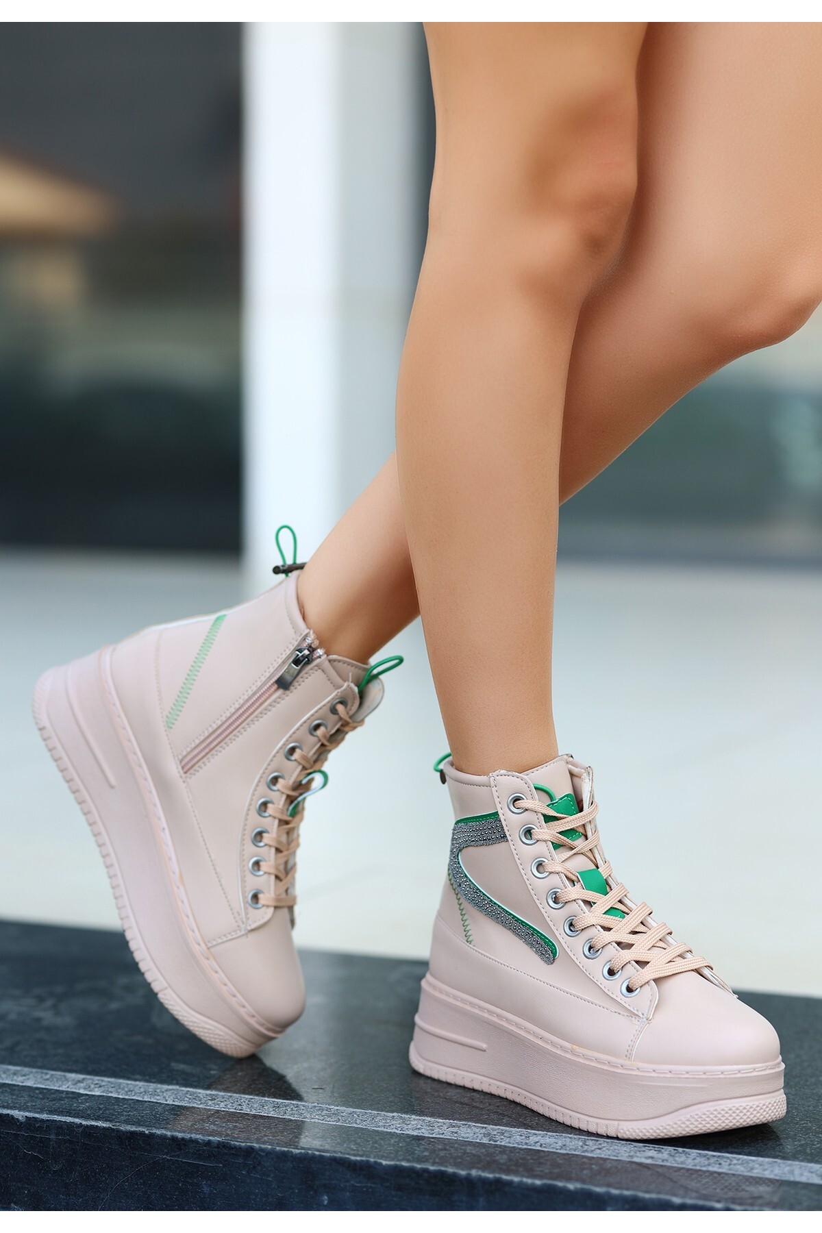 Nude Cilt Yeşil Detaylı Bağcıklı Bot