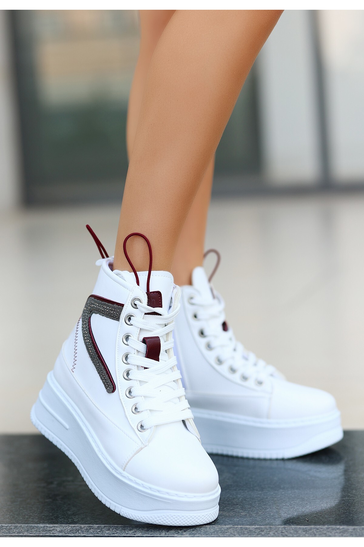 Pone Beyaz Cilt Bordo Detaylı Bağcıklı Bot