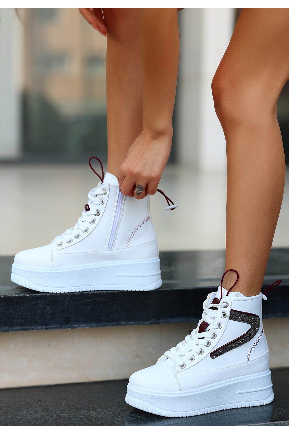 Pone Beyaz Cilt Bordo Detaylı Bağcıklı Bot