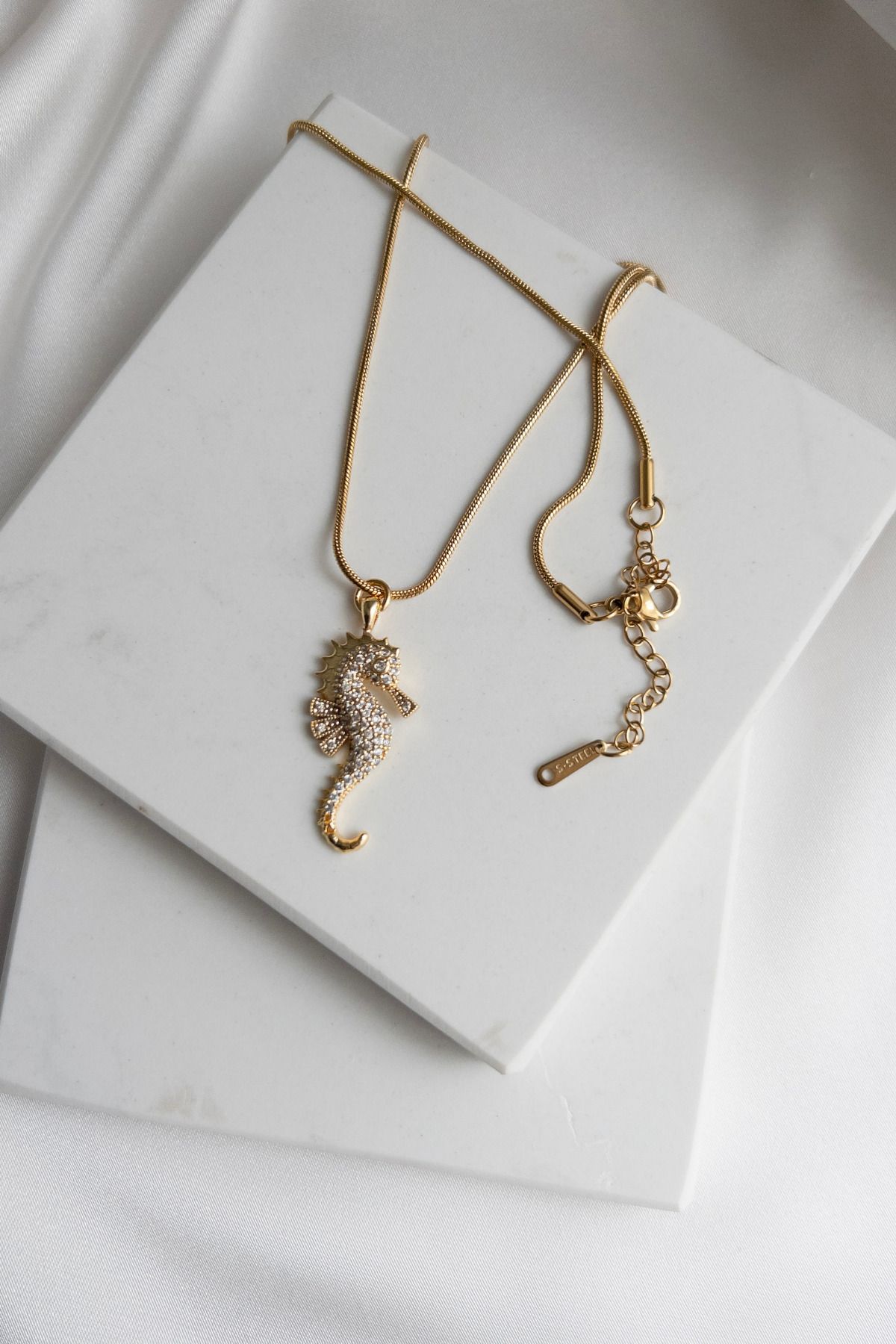 Karflake Special Design Thin Chain with Zircon Stone Sea Horse
