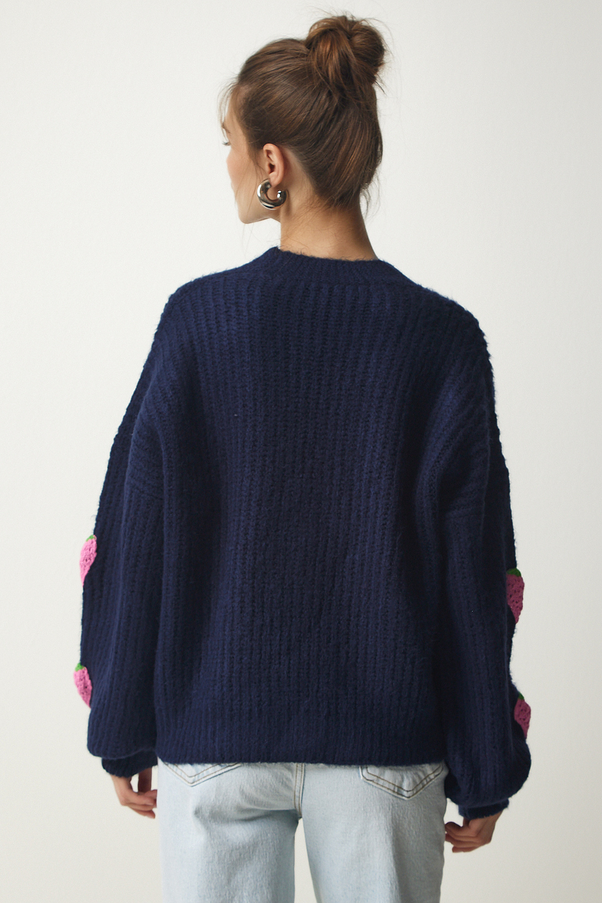 Happiness İstanbul Kadın Lacivert Çilek Motifli Oversize Triko