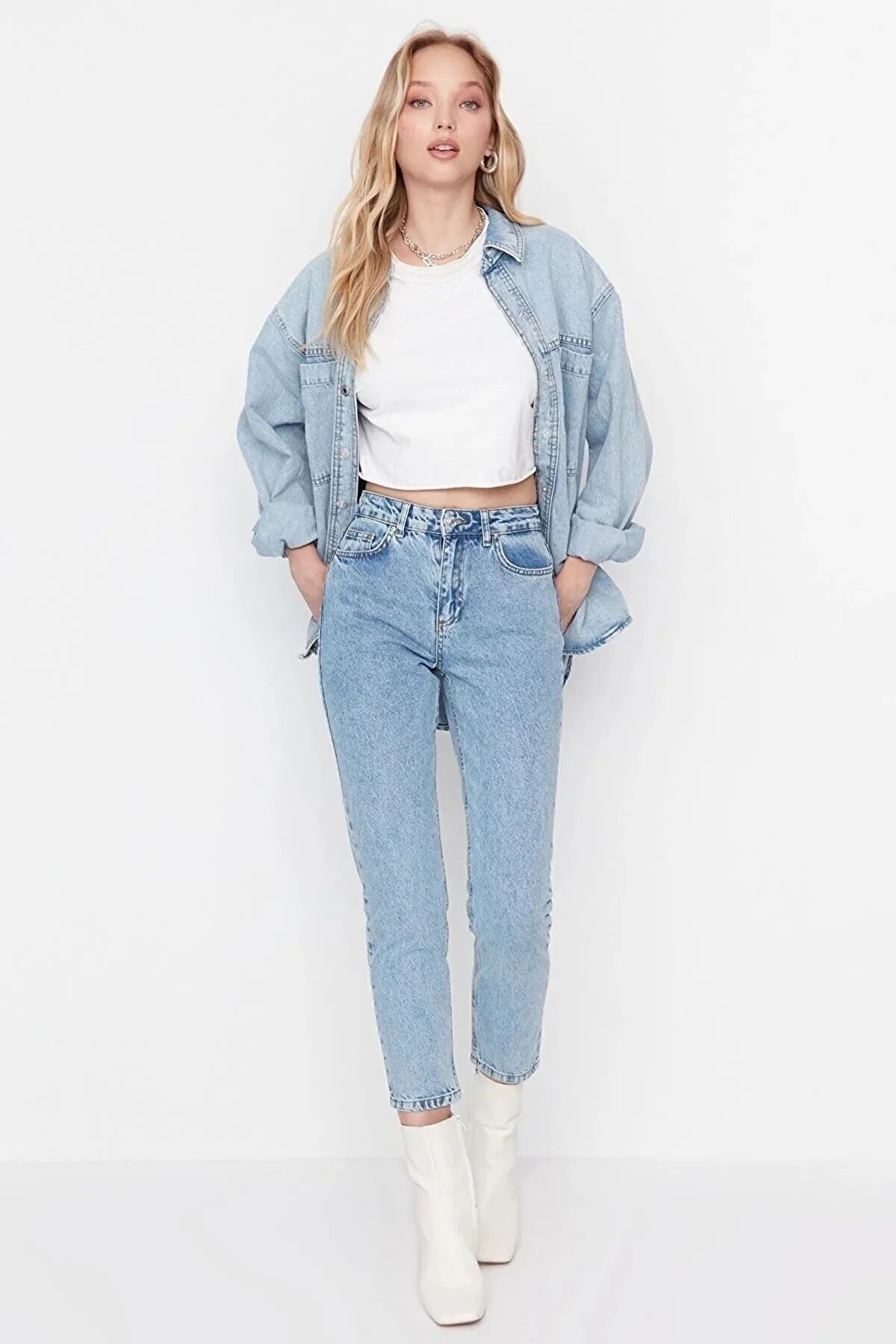 Tight fitting hotsell mom jeans