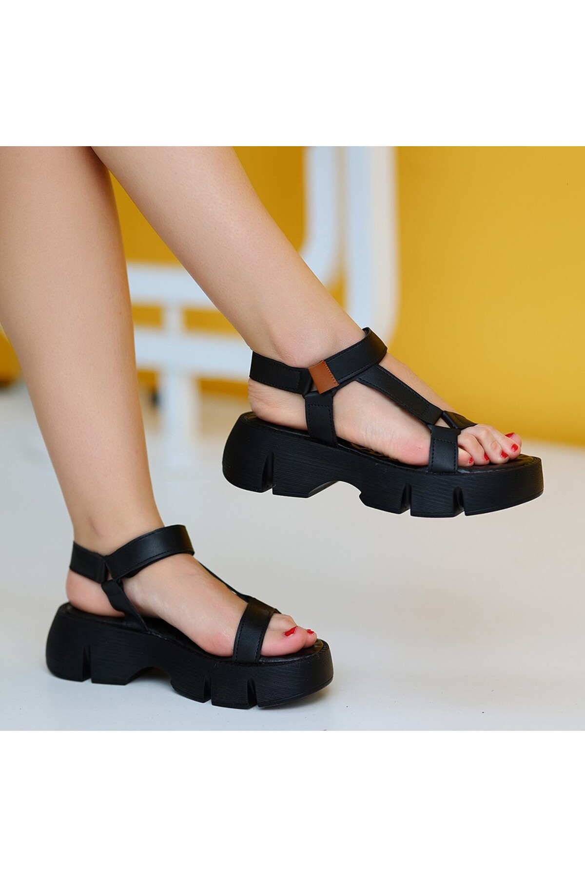 Tlan Siyah Cilt Sandalet
