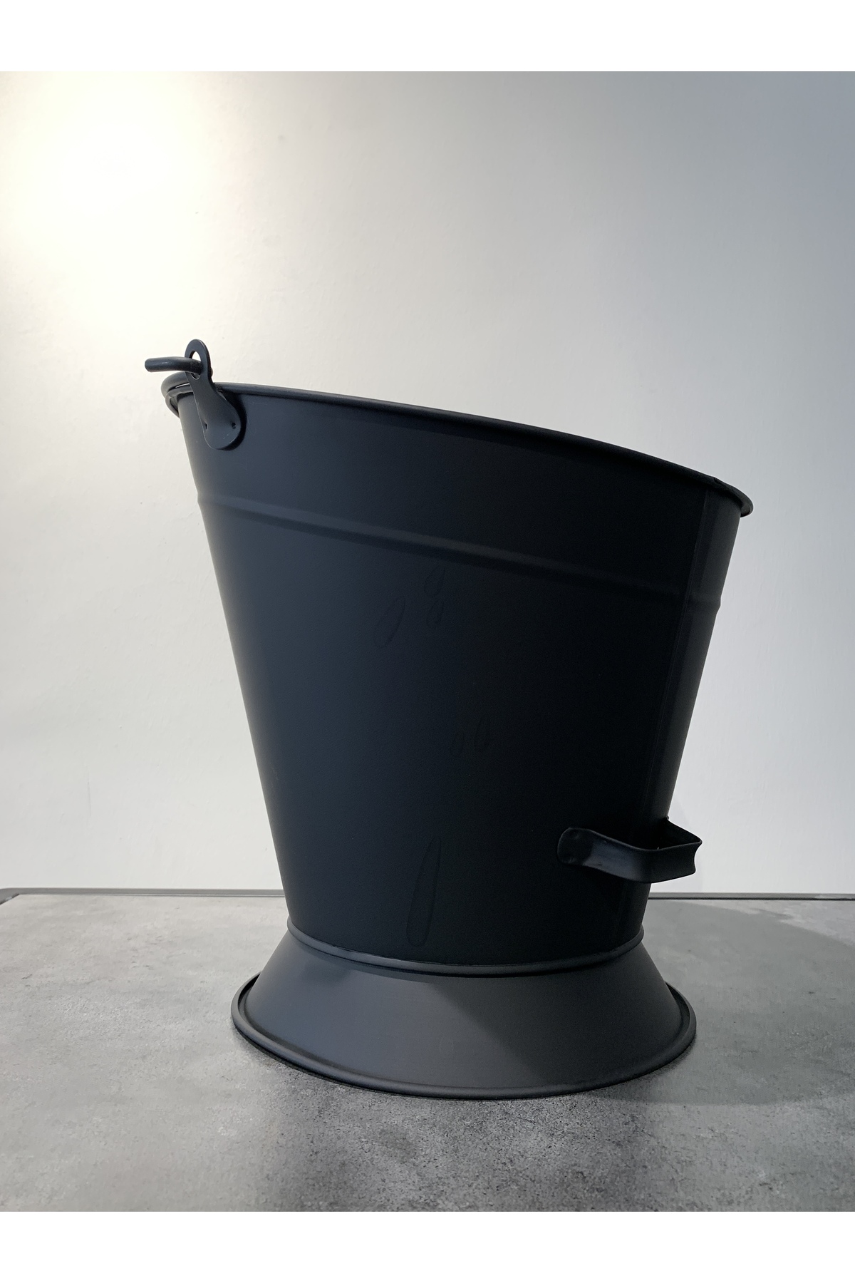 Yuvarlak Siyah Odun Metal Kovası 4