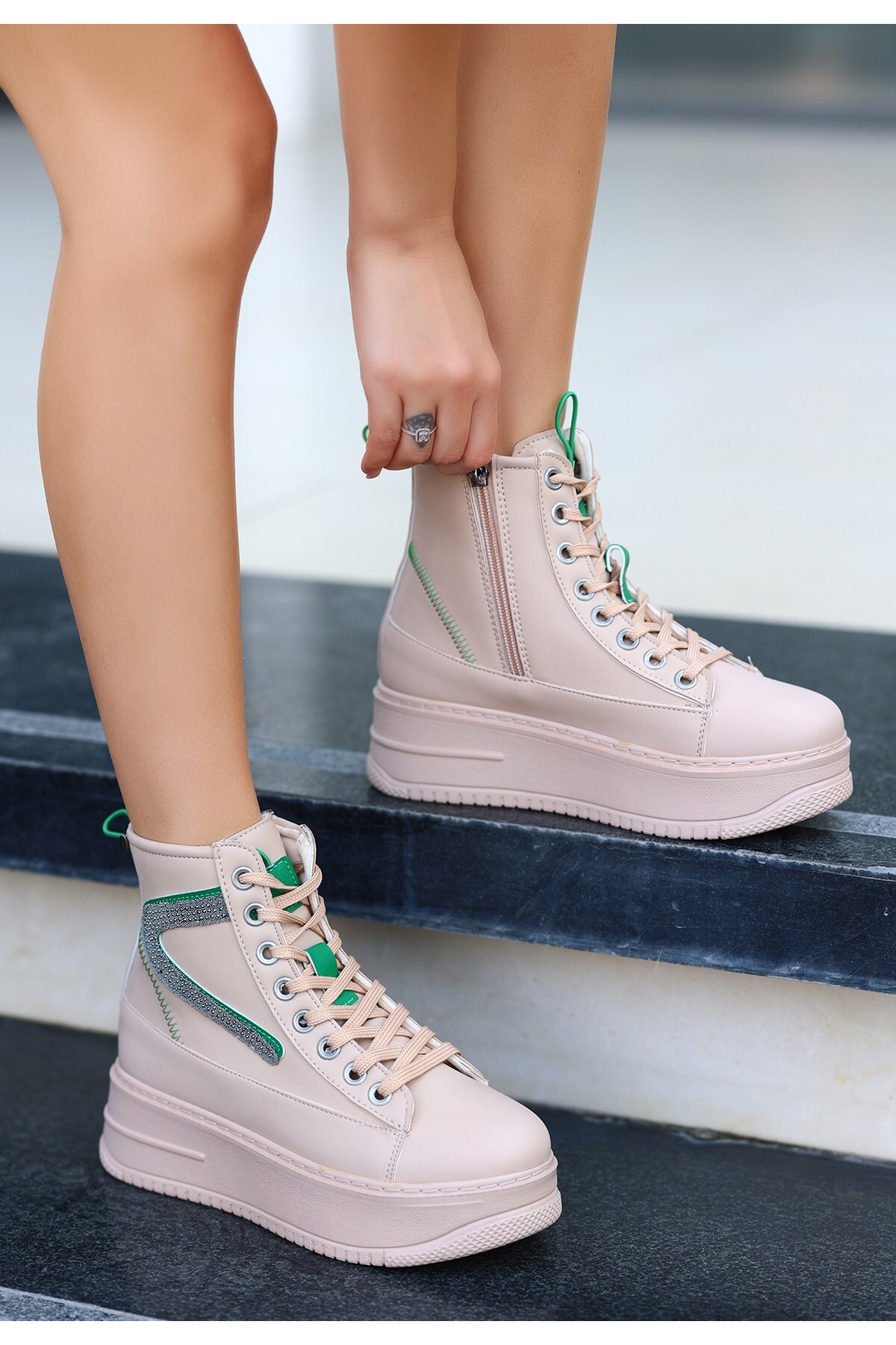 Nude Cilt Yeşil Detaylı Bağcıklı Bot