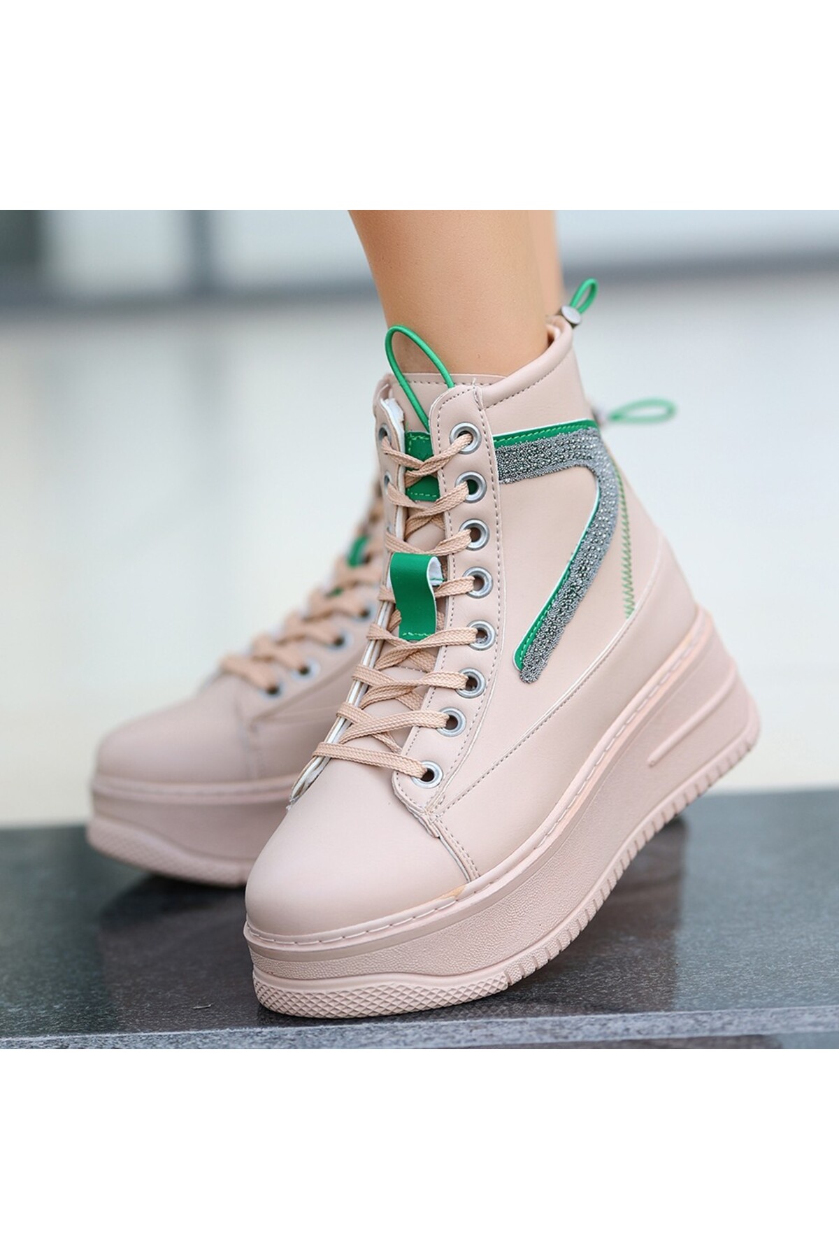 Nude Cilt Yeşil Detaylı Bağcıklı Bot