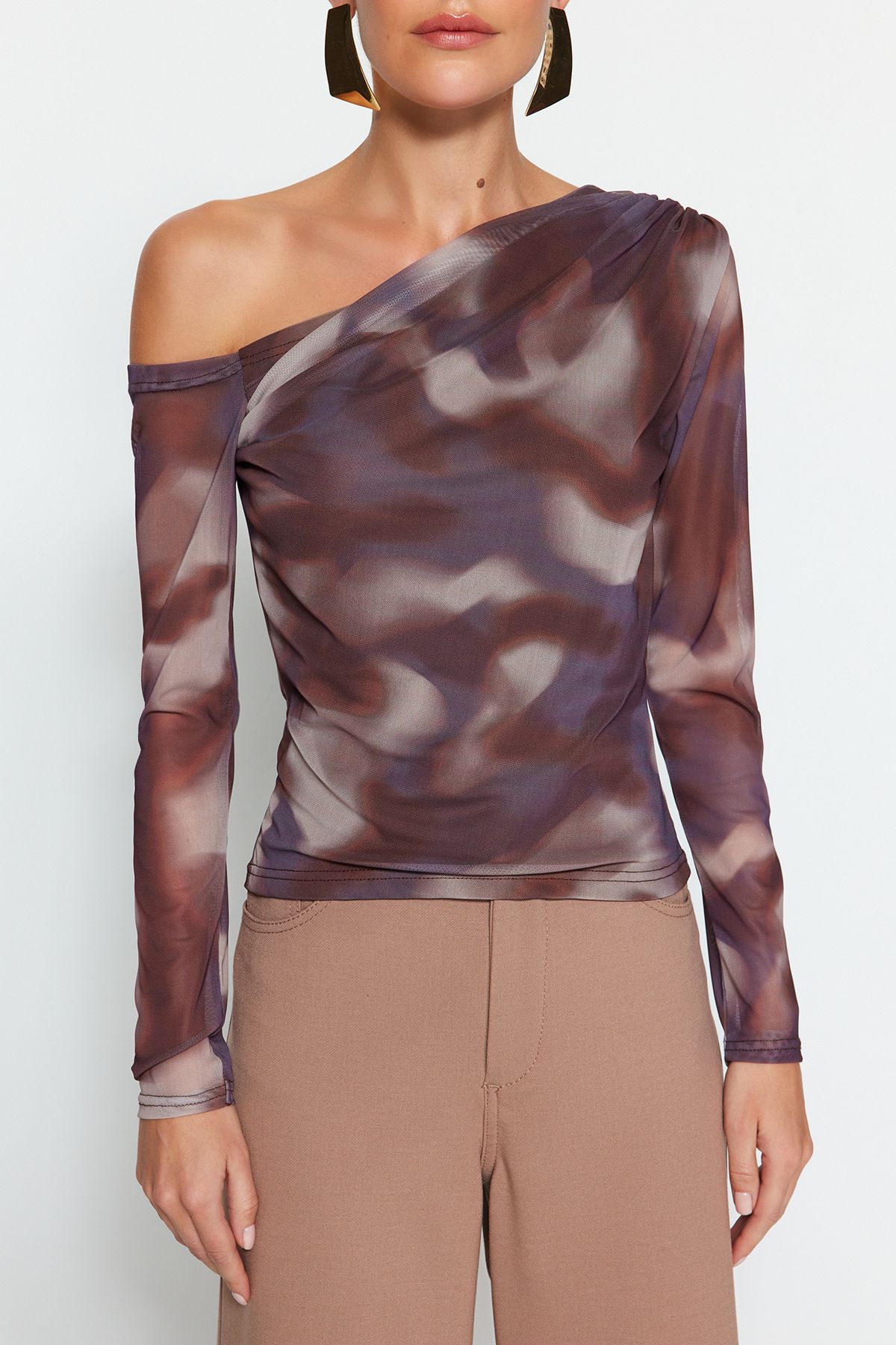 Trendyol Collection-Braune, mit Tüll gefütterte, körperbetonte, asymmetrische Strickbluse mit Revers TWOAW24BZ00051 10