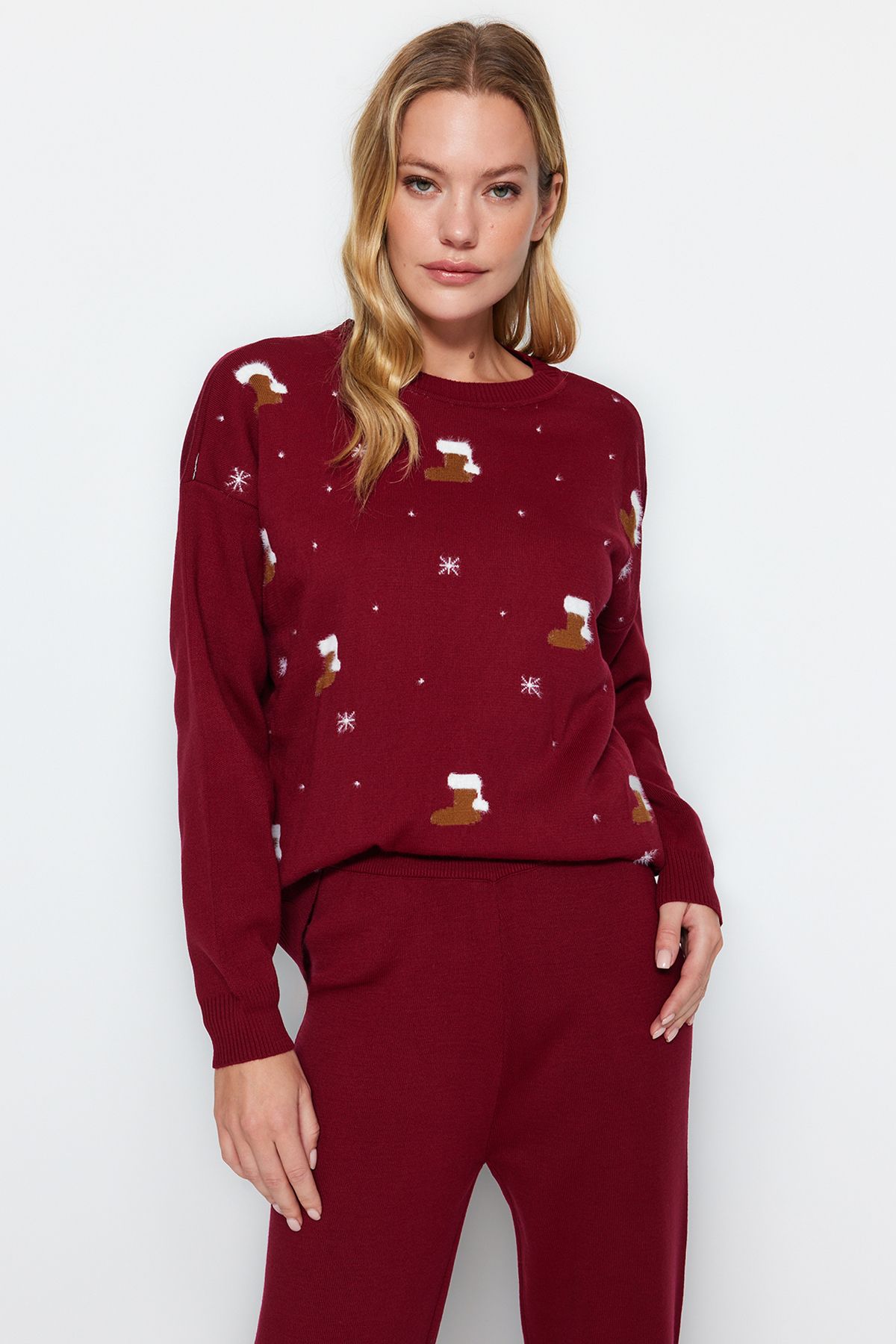 Trendyol Collection-Red Christmas Themed Soft Textured Furry Knitwear Top and Bottom Set TWOAW24AU00113 4