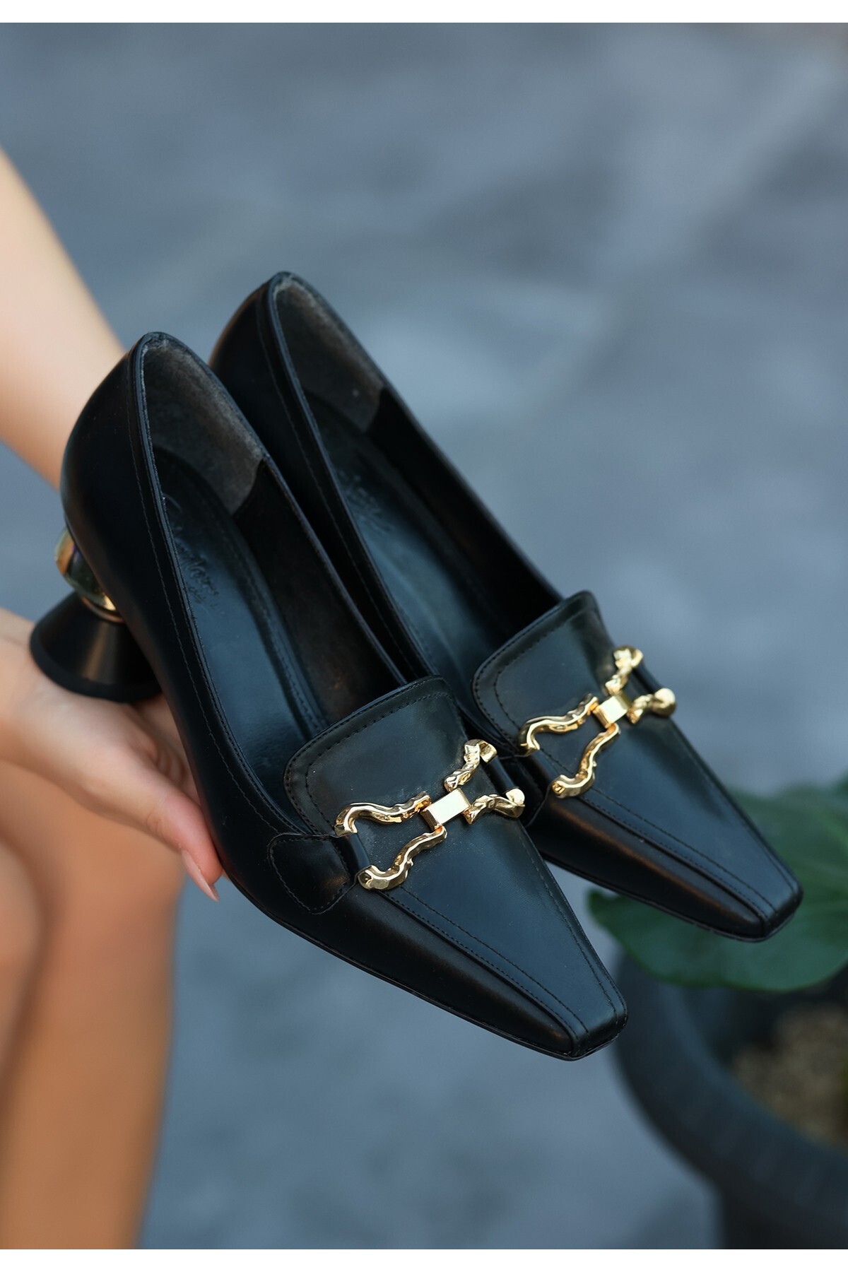 Wike Siyah Cilt Topuklu Ayakkabı