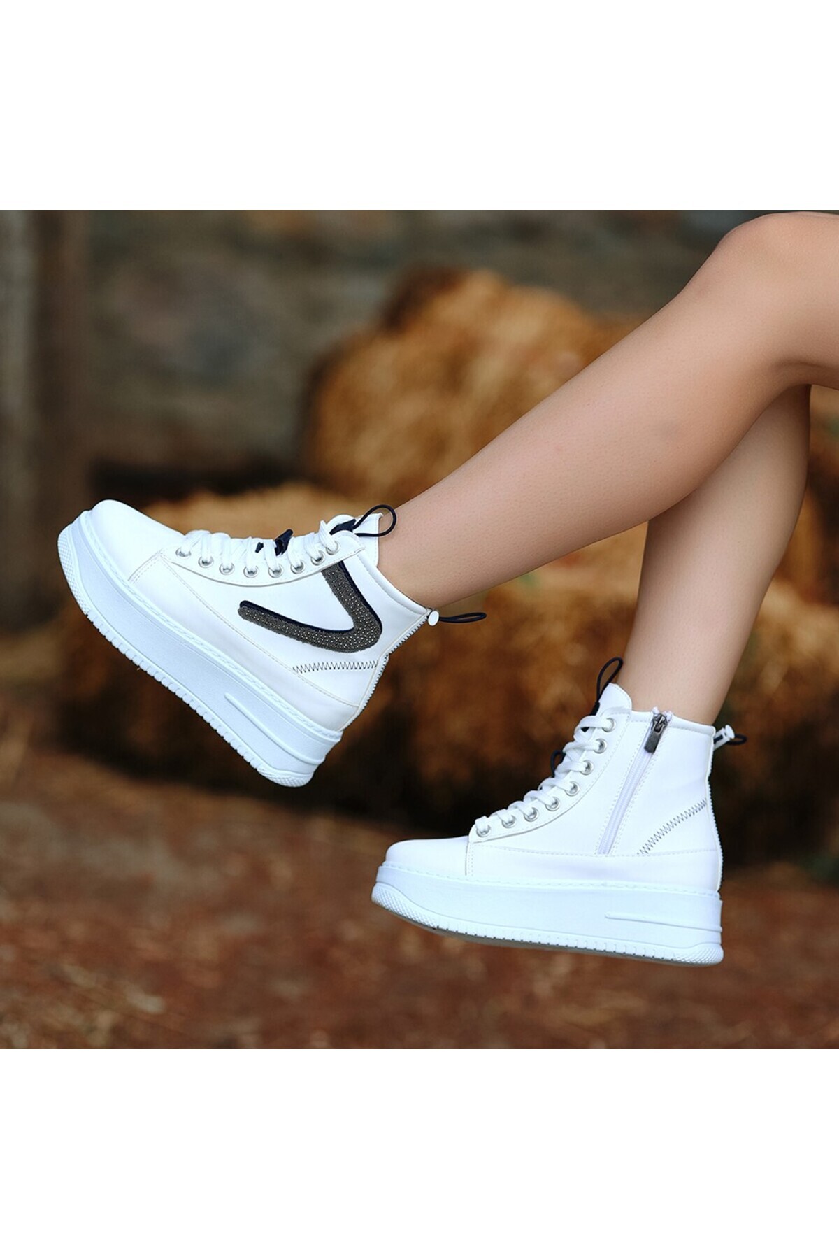 Pone Beyaz Cilt Lacivert Detaylı Bağcıklı Bot