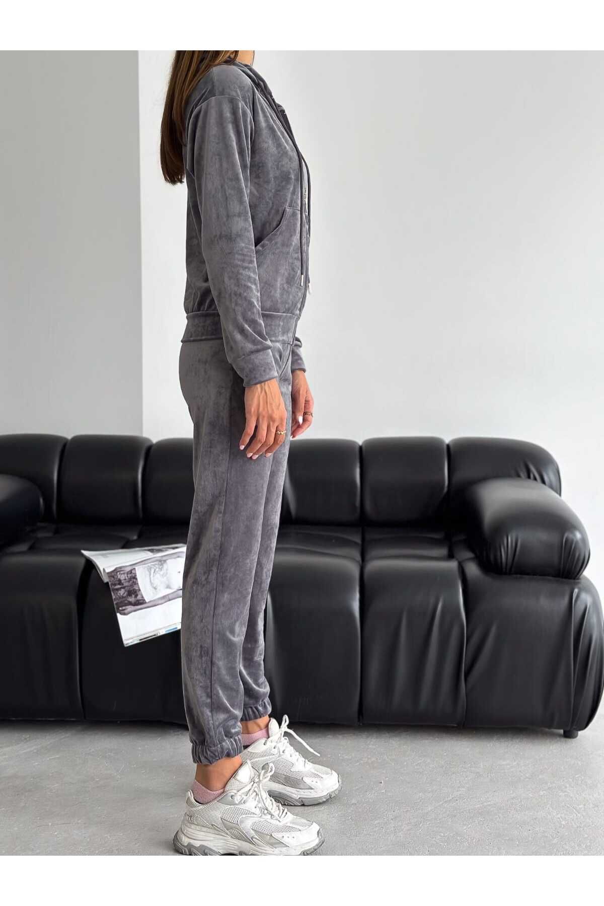 Velour tracksuit with cheap back pockets