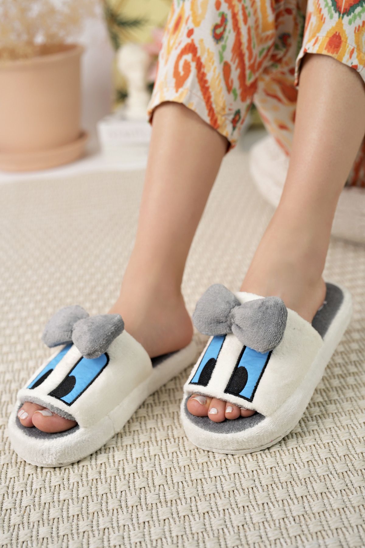 Comfortable fluffy 2025 slippers