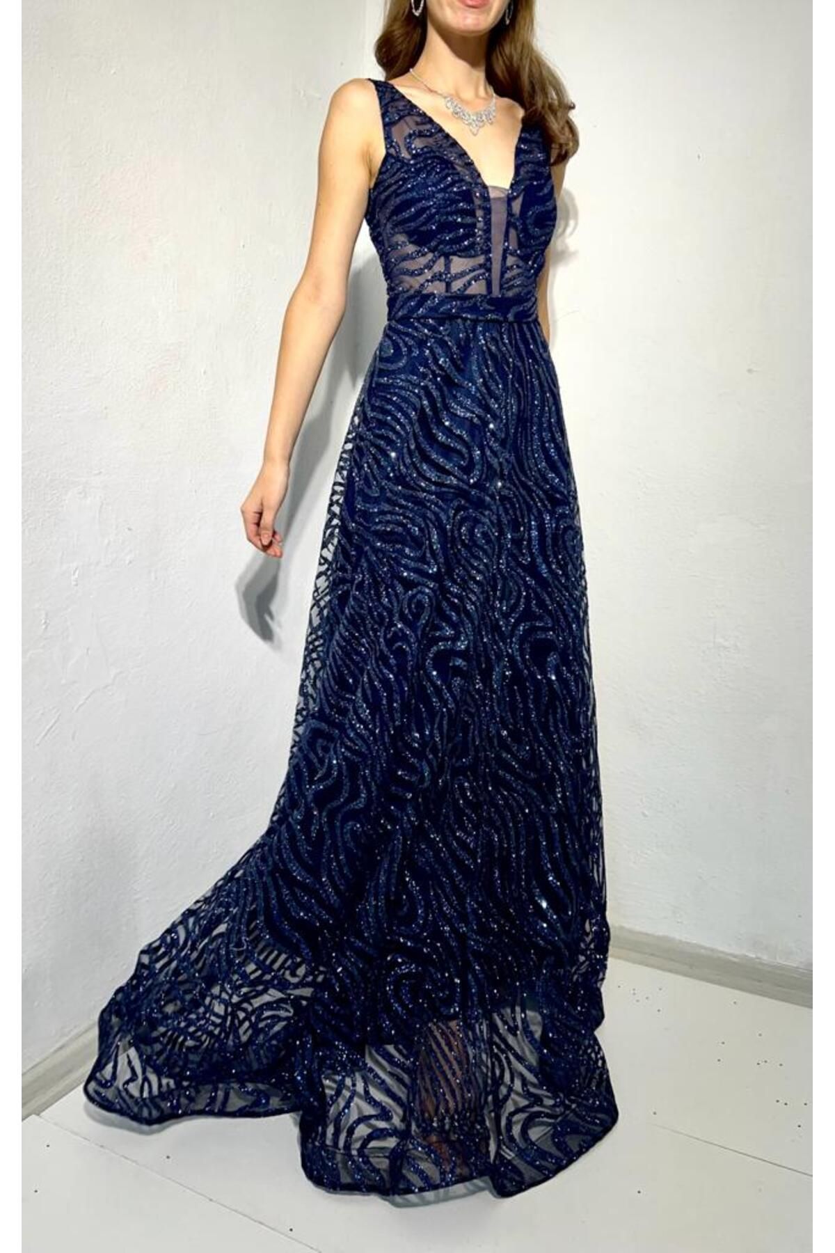 Dark blue best sale lace prom dress