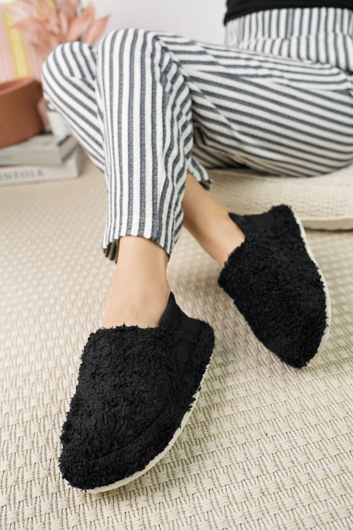 Fluffy comfortable slippers deals