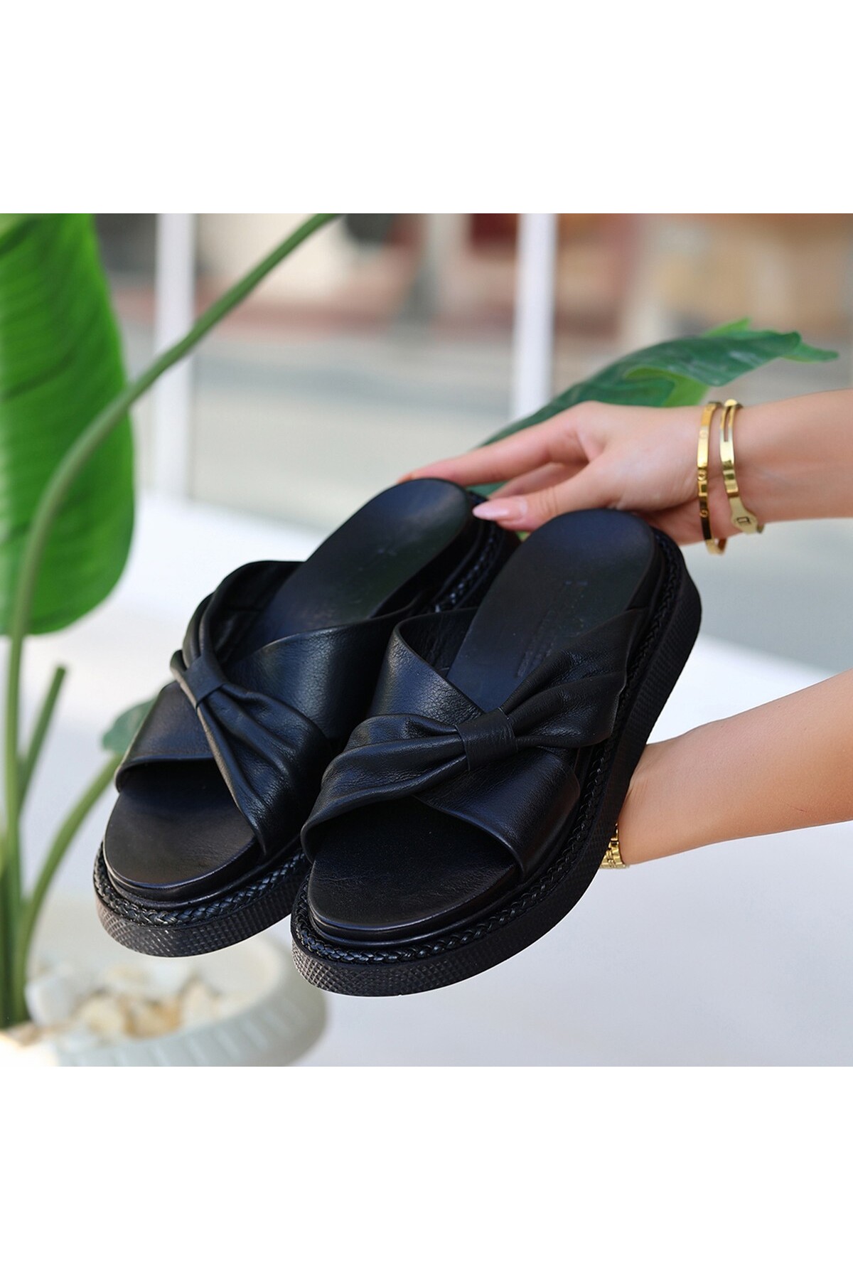 Carri Siyah Cilt Terlik