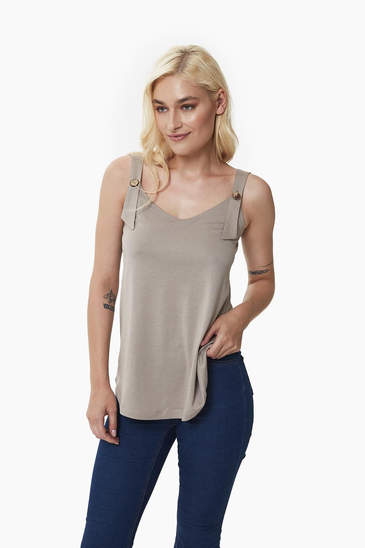 Style The Bump-Emery Button Detailed Pregnant Undershirt 4
