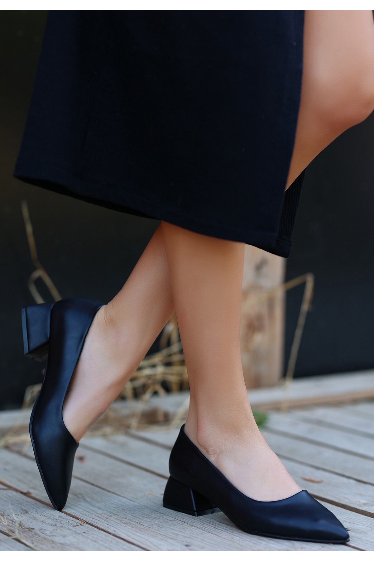 Tinda Siyah Cilt Topuklu Ayakkabı
