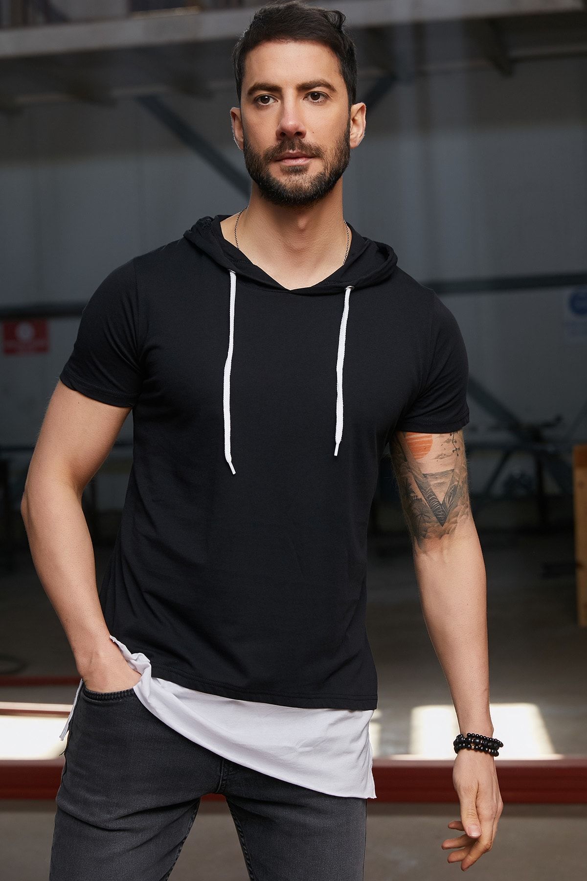 sateen men siyah kapsonlu kisa kol sweat fiyati yorumlari trendyol