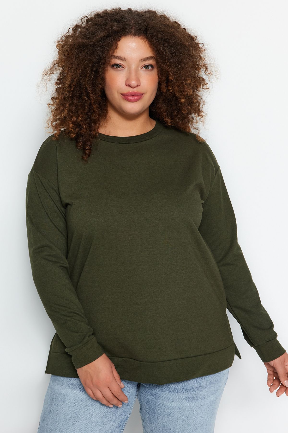 Trendyol Curve-Khakifarbenes, dünnes Strick-Sweatshirt mit Schlitz und Details TBSSS22SW0172 1