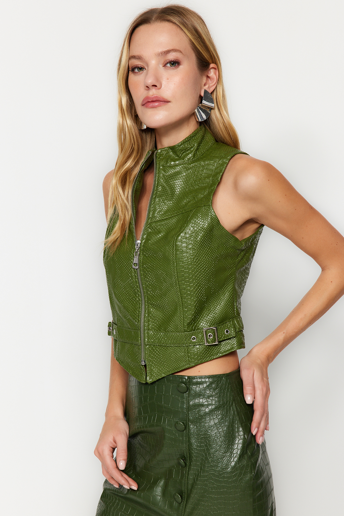 Trendyol Collection Damen Khaki Farbene Crop-Weste Mit Krokodilmuster – Limitierte Edition, Gefüttert, Gewebt Für - Größe 38