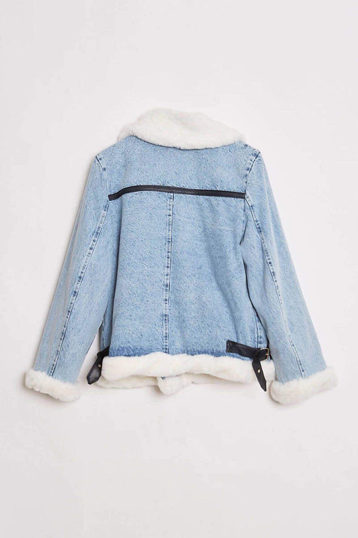 Denim jacket with hotsell white fur collar