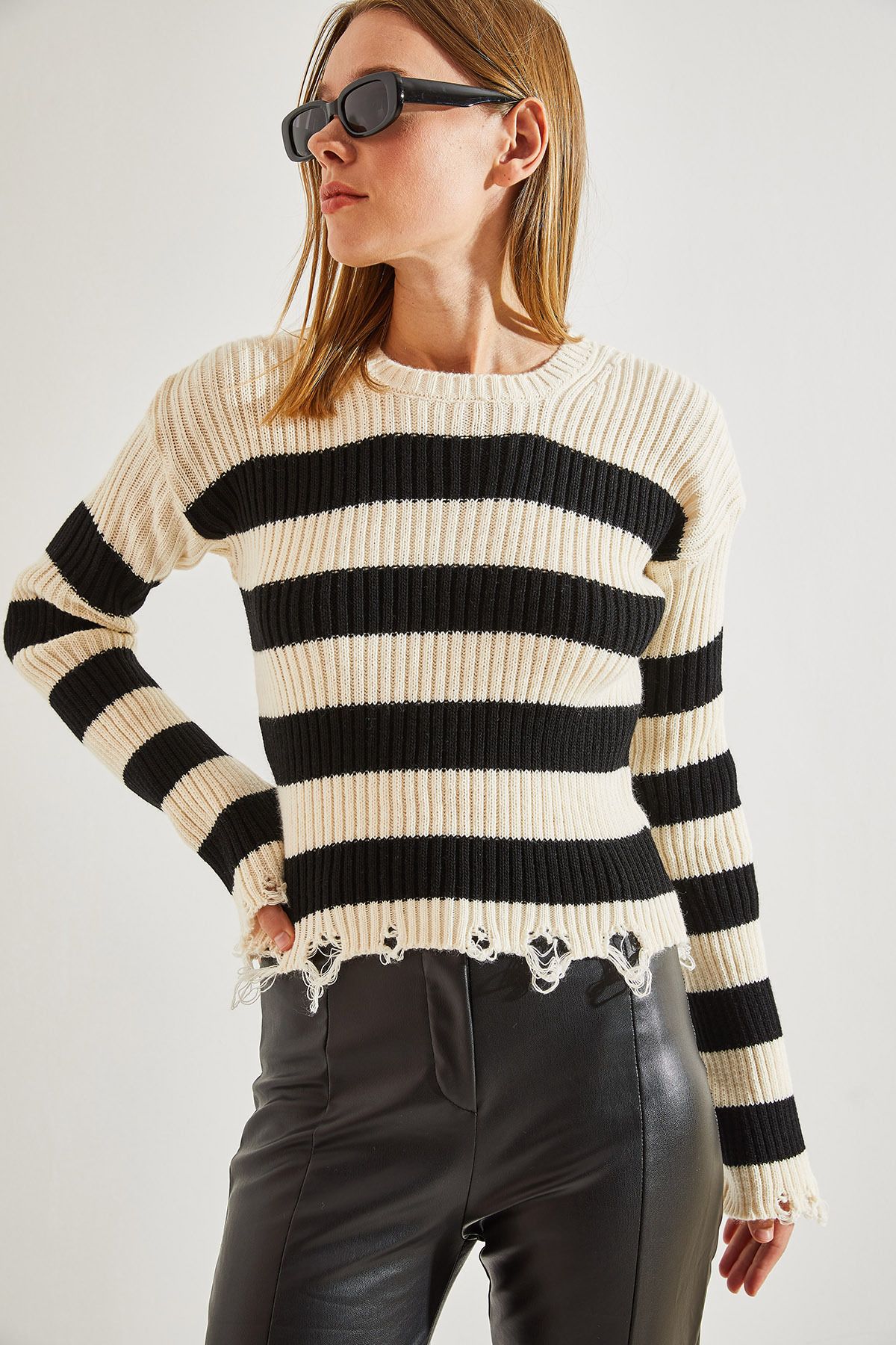 Bianco Lucci Women s Ripped Patterned Striped Sweater