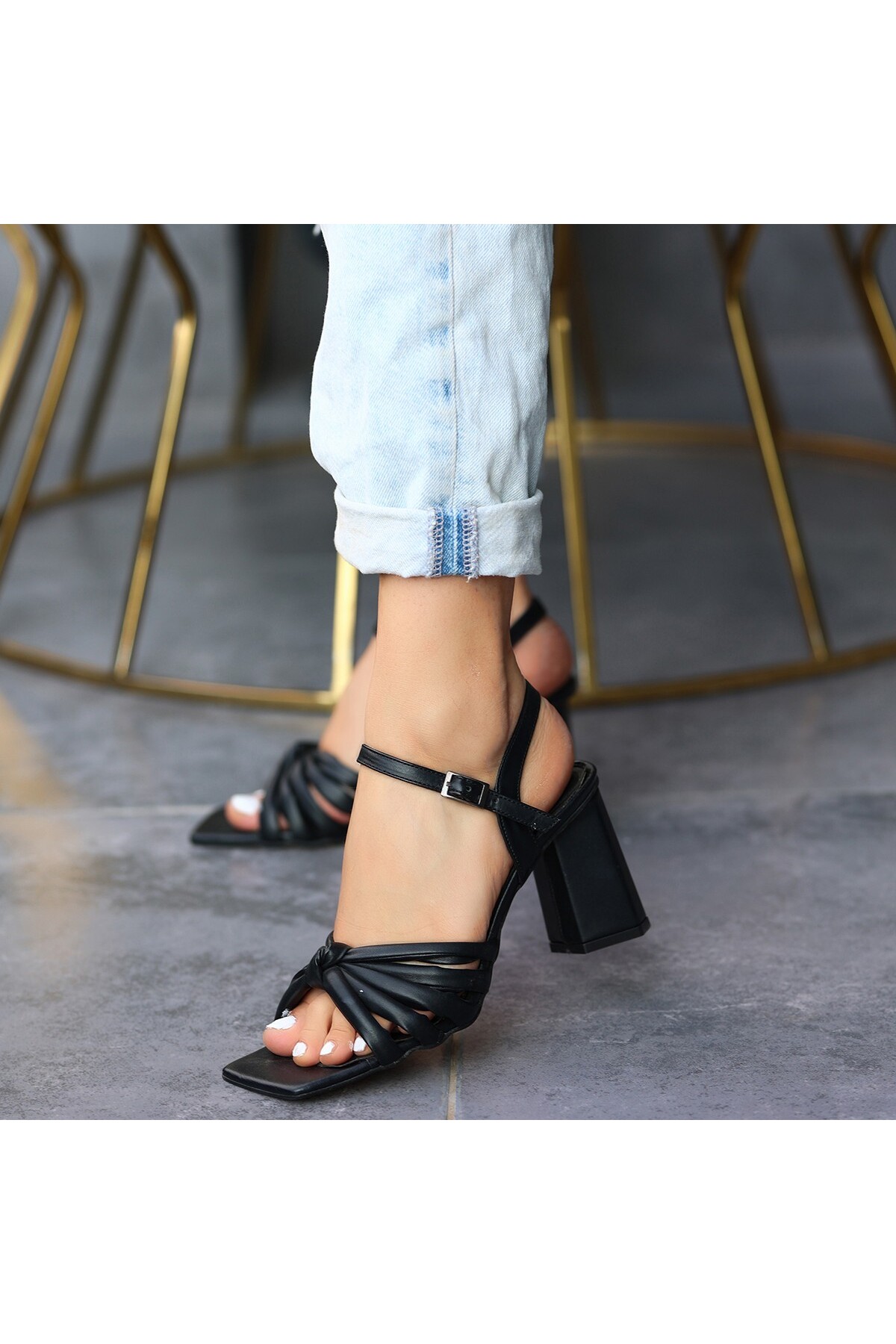 Andra Siyah Cilt Topuklu Ayakkabı