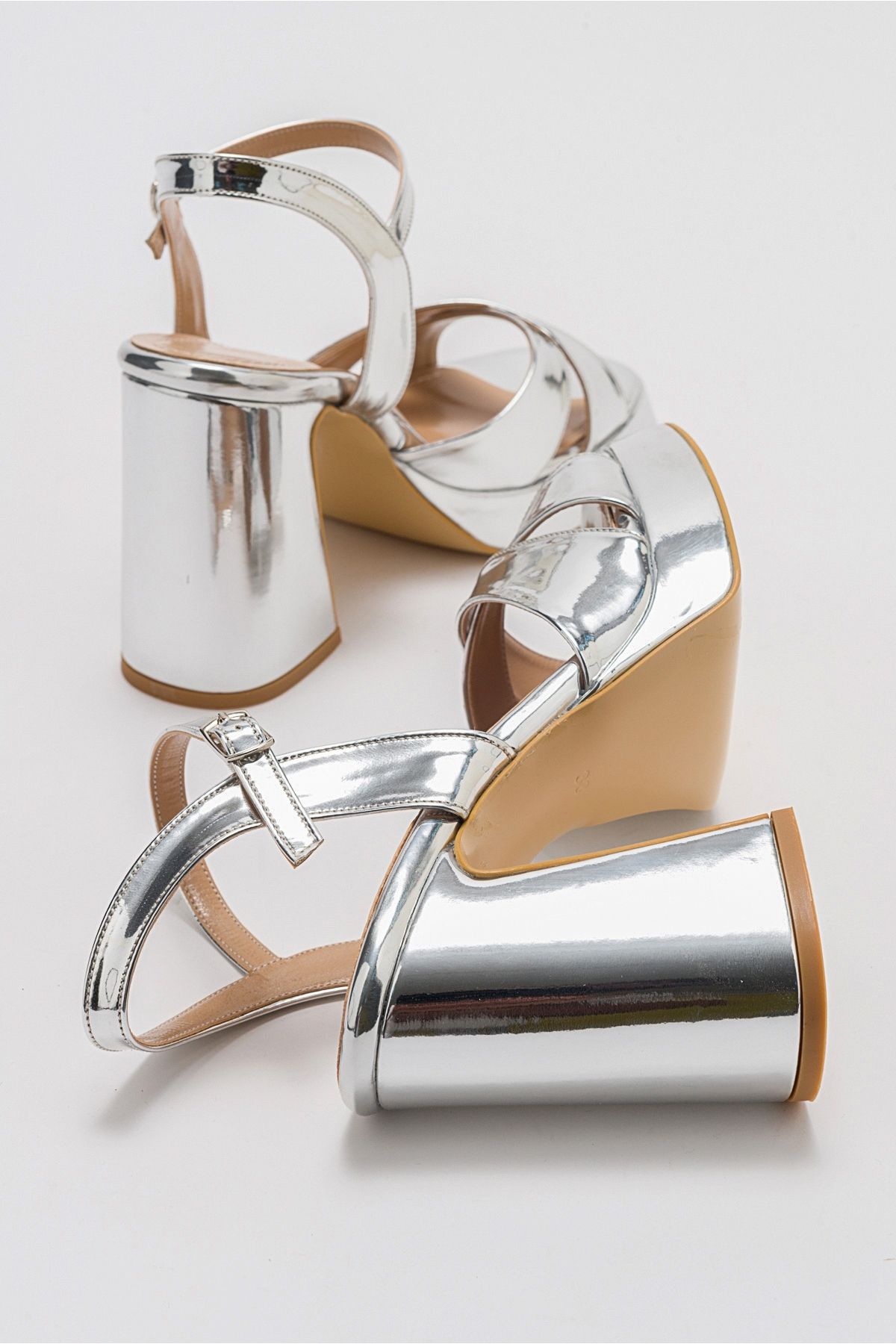 کفش پاشنه کلاسیک نقرهای زنانه های Heep Lello Silver luvishoes
