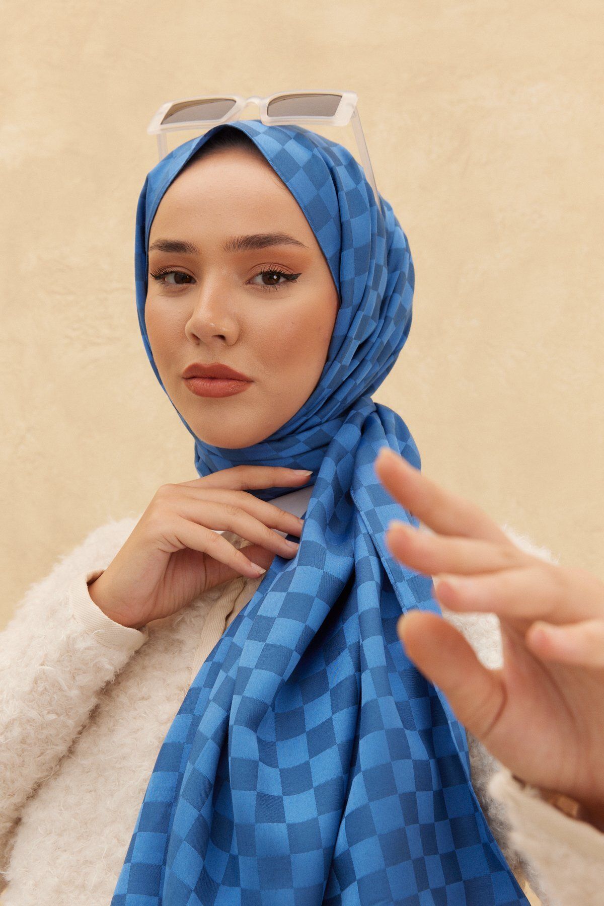 Blue top silk shawl