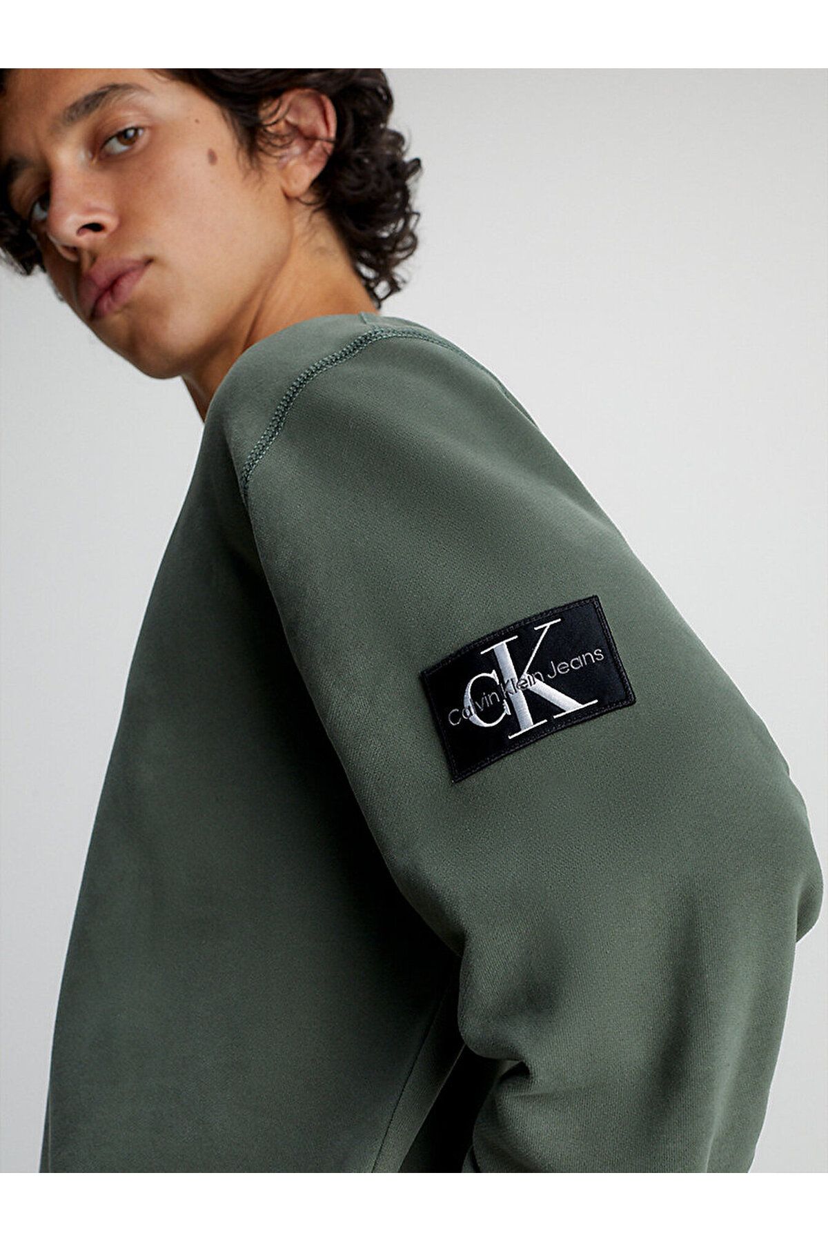 سویشرت سبز مردانه آستین بلند با یقه گرد ورود به سیستم و پیراهن J30J323426 LLP Calvin Klein