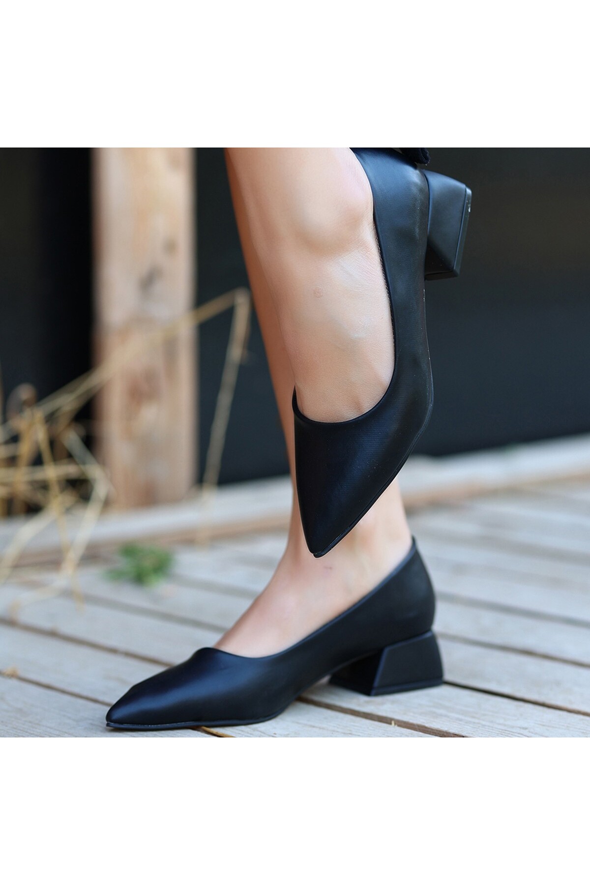 Tinda Siyah Cilt Topuklu Ayakkabı