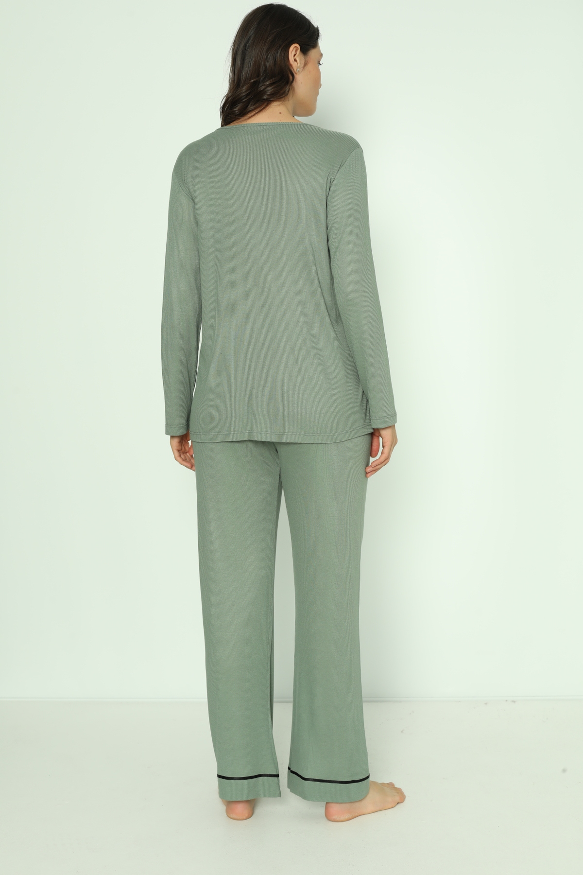 Miss Dünya Lissa Yeşil Önden Düğmeli Uzun Sabahlıklı Hamile ve Lohusa Pijama Takımı fotoğrafı 6 (önizleme)