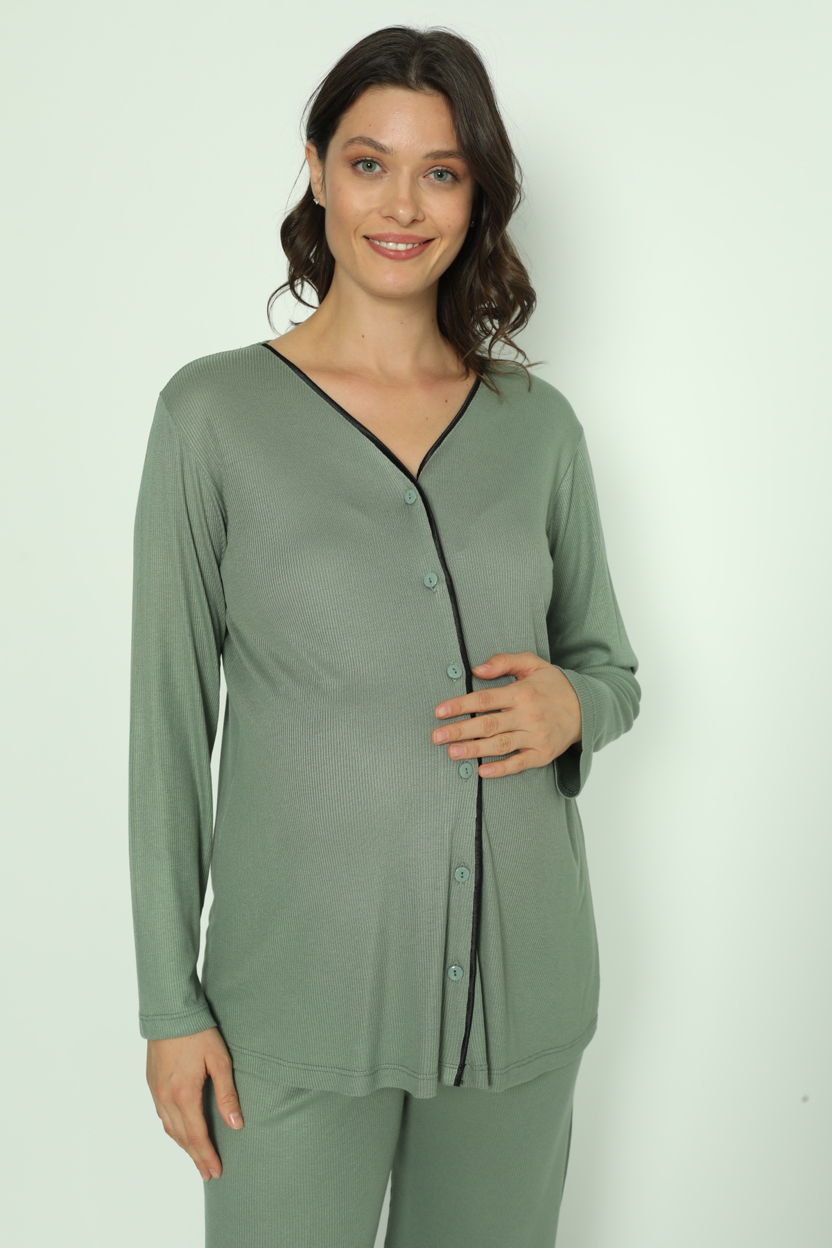 Miss Dünya Lissa Yeşil Önden Düğmeli Uzun Sabahlıklı Hamile ve Lohusa Pijama Takımı fotoğrafı 7 (önizleme)