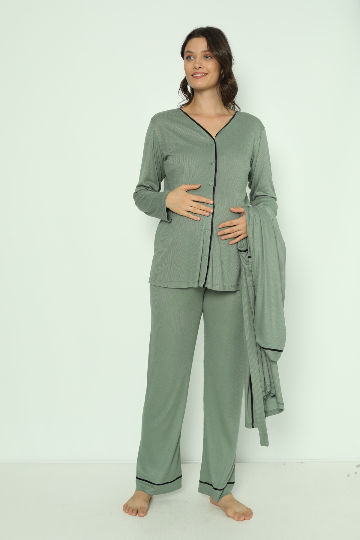 Miss Dünya Lissa Yeşil Önden Düğmeli Uzun Sabahlıklı Hamile ve Lohusa Pijama Takımı fotoğrafı 4 (önizleme)