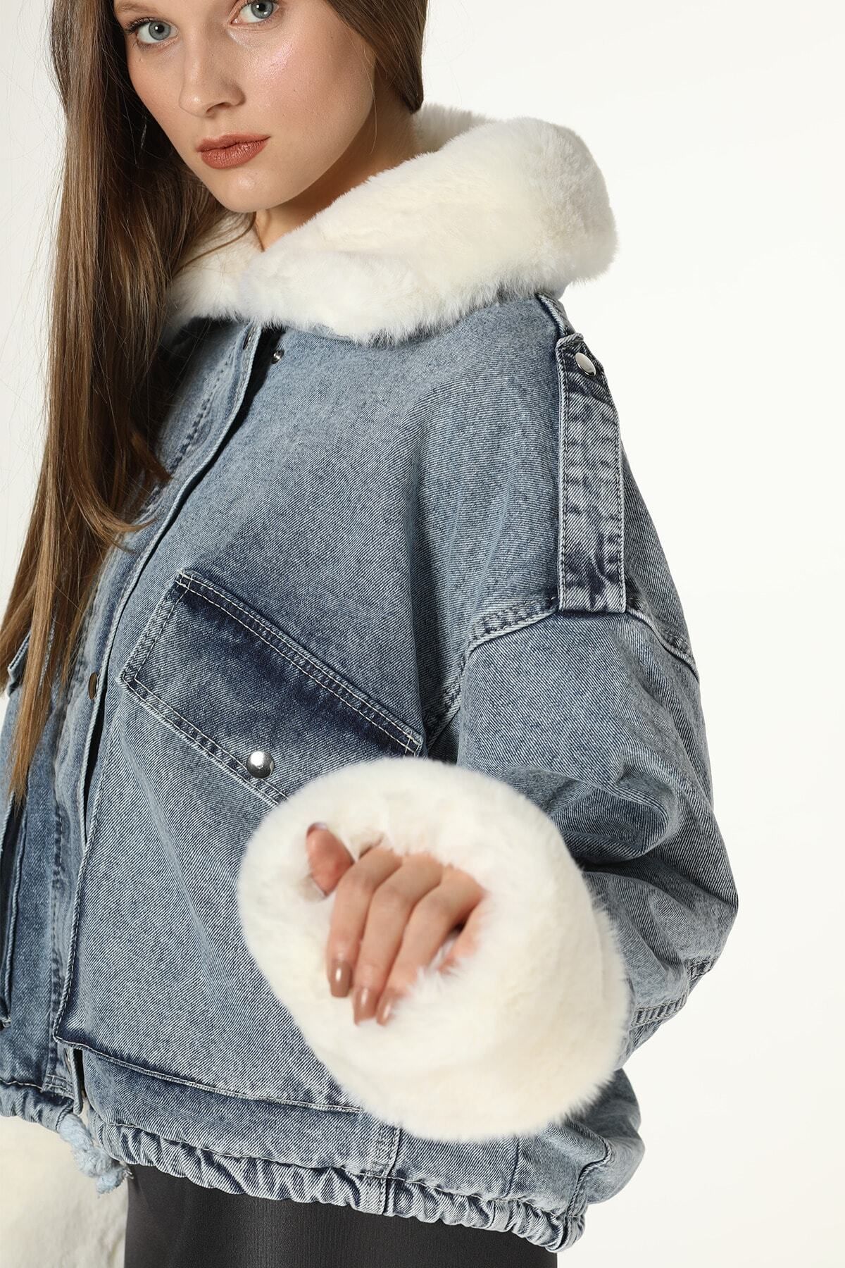 Denim jacket with white fur collar shop