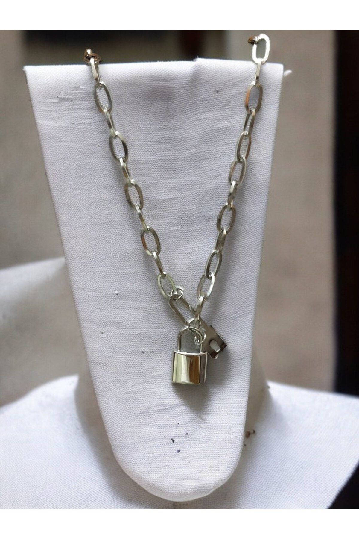 Silver lock sales chain necklace
