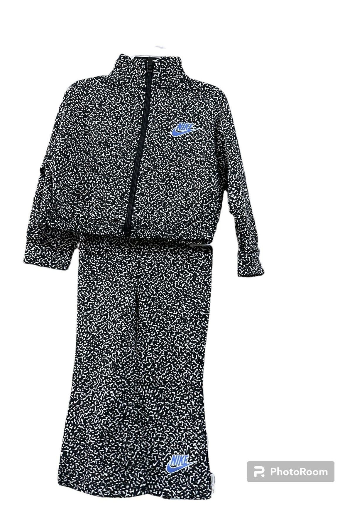 Nike Sweatsuit set Black Crop Fit Trendyol
