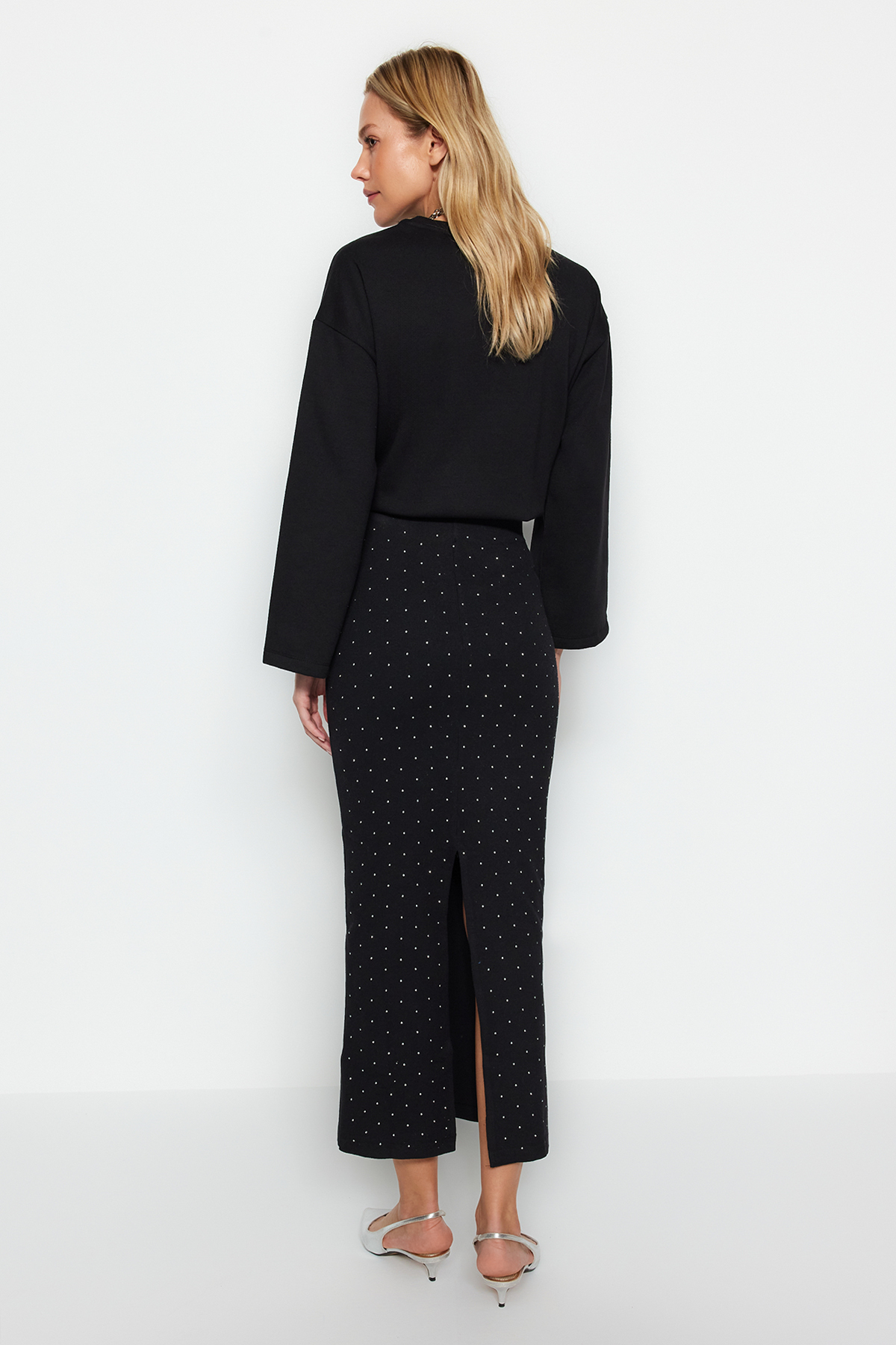 Trendyolmilla  Siyah Balık/Vücuda Oturan Taş Aksesuar Detaylı Midi Örme Etek TWOAW24ET00243 - Görsel 5